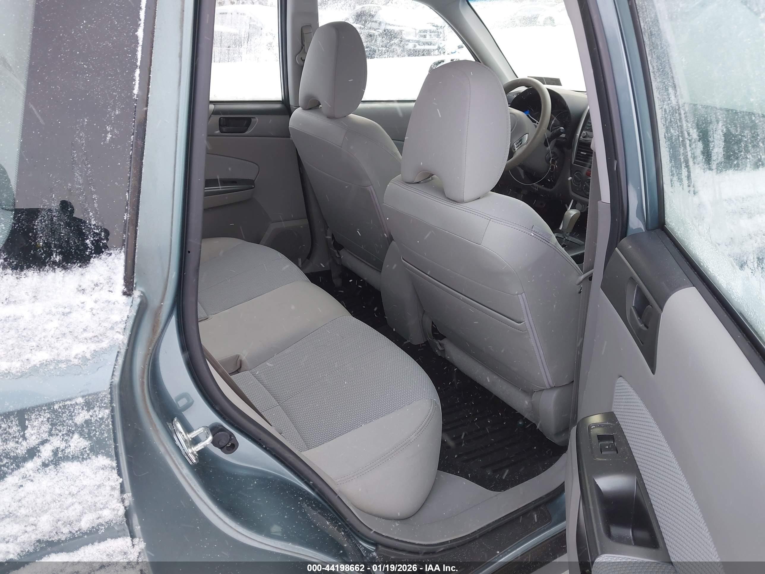 SUBARU FORESTER image 8