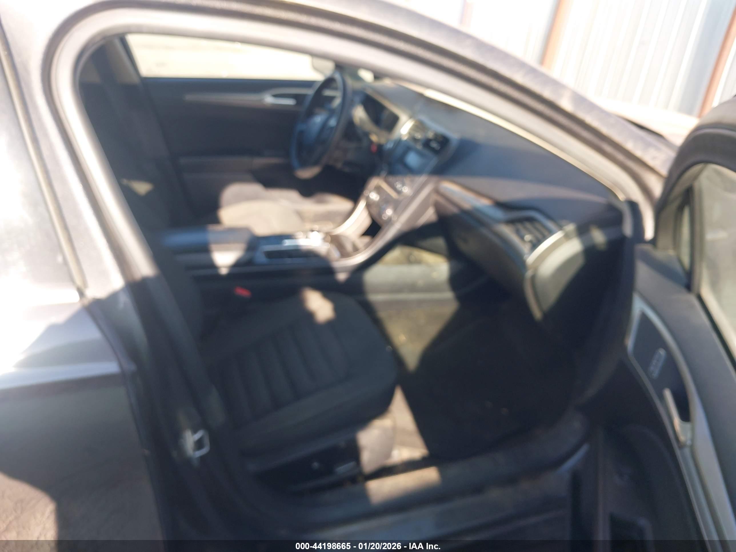 FORD FUSION image 5