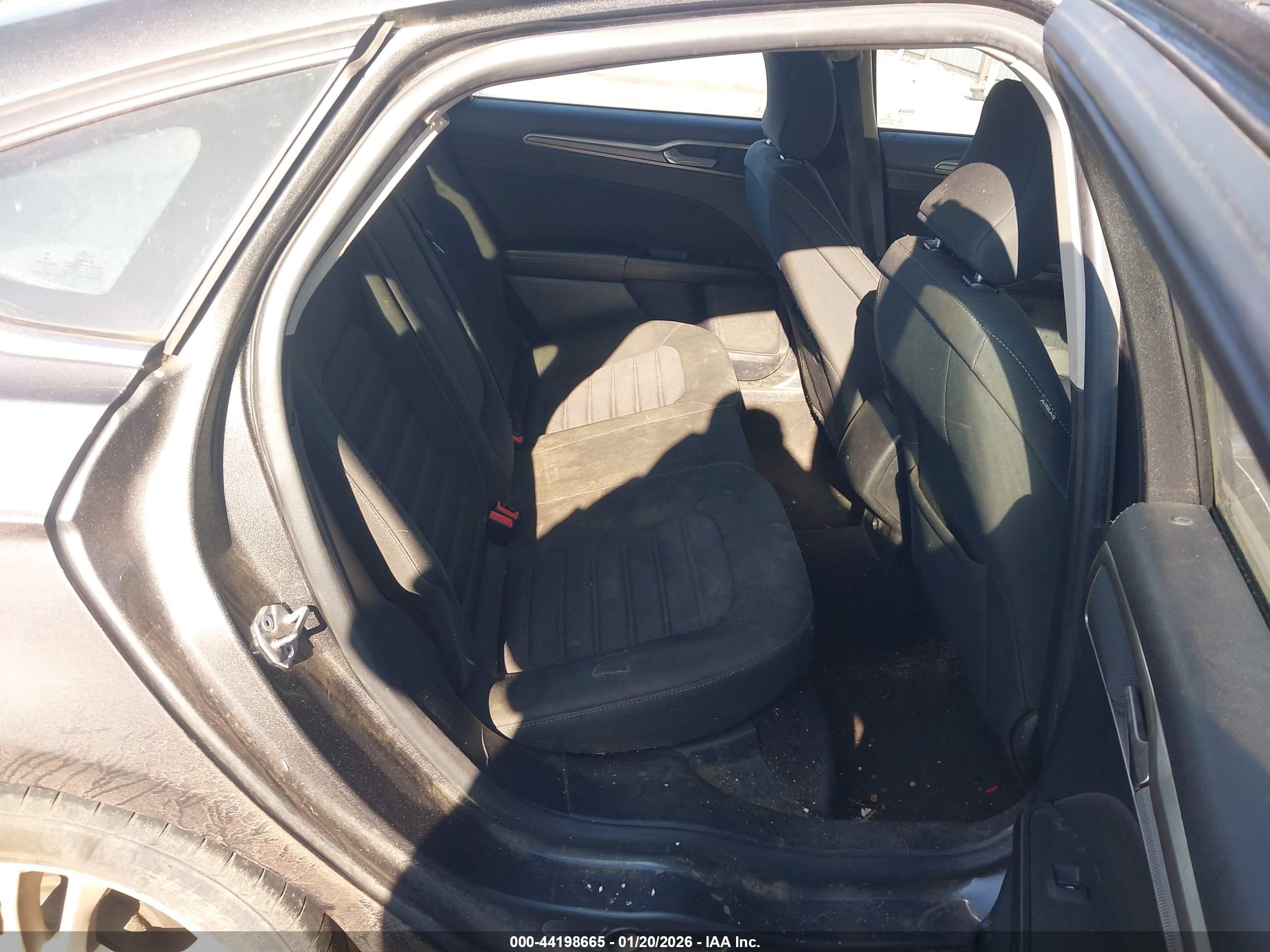 FORD FUSION image 8