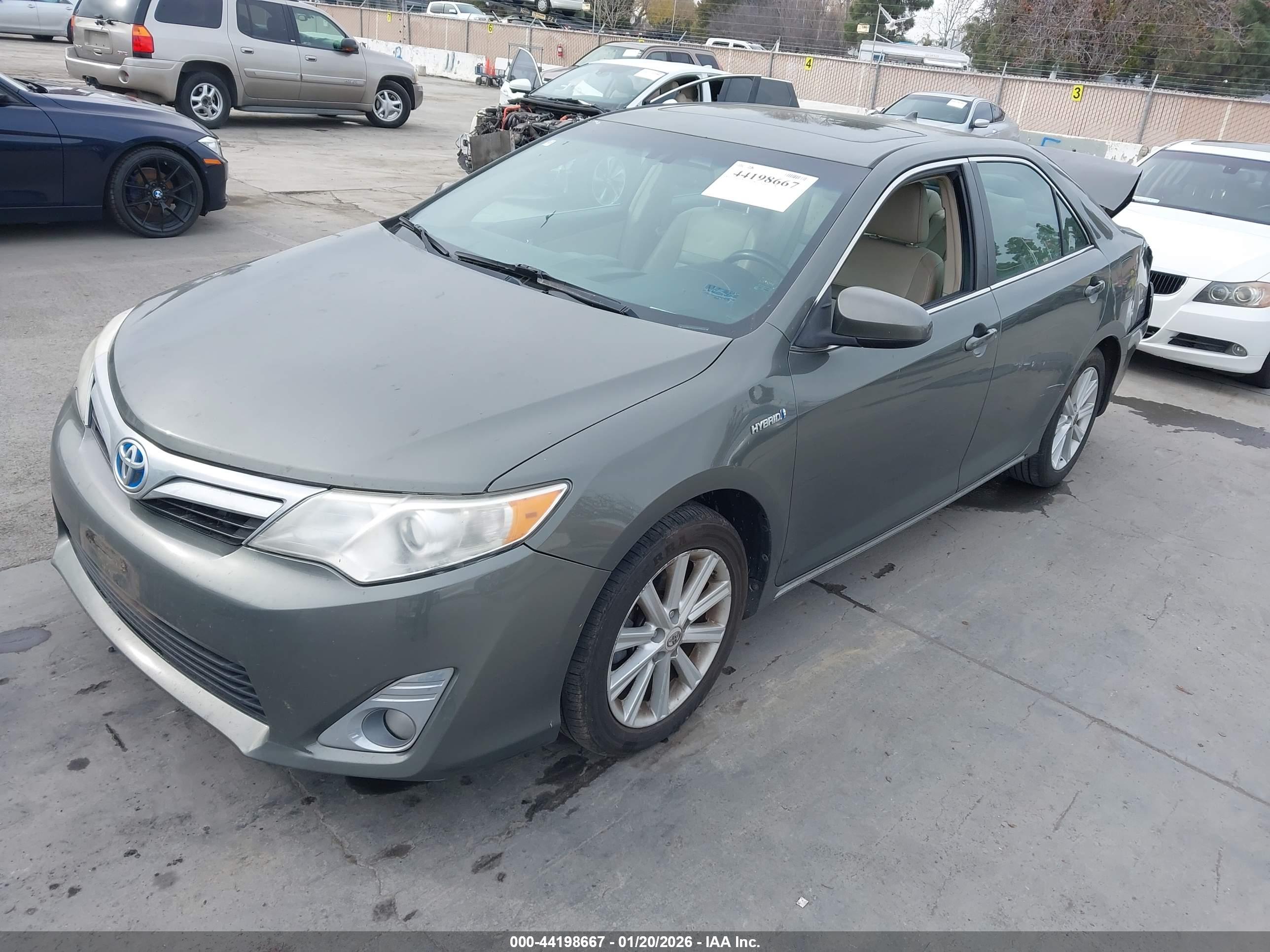 TOYOTA CAMRY image 2