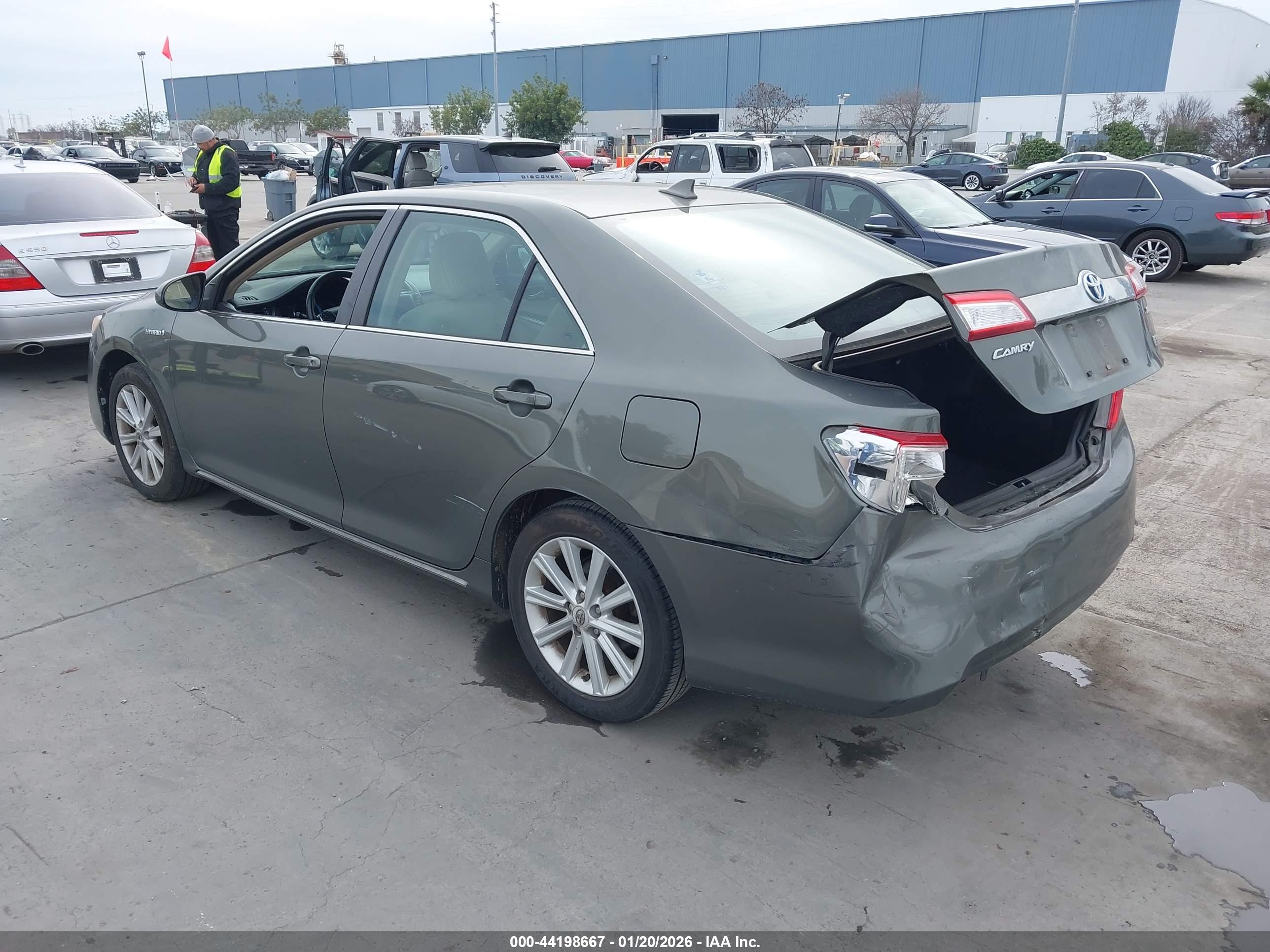 TOYOTA CAMRY image 3