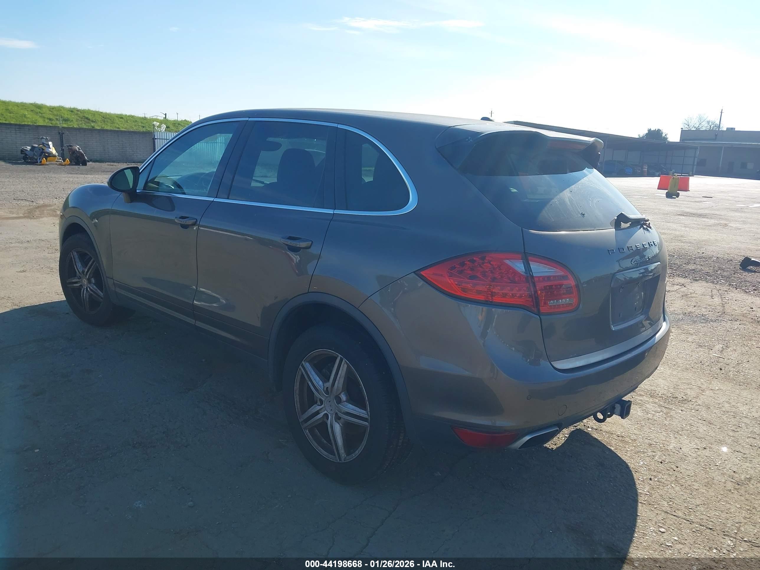 PORSCHE CAYENNE image 3