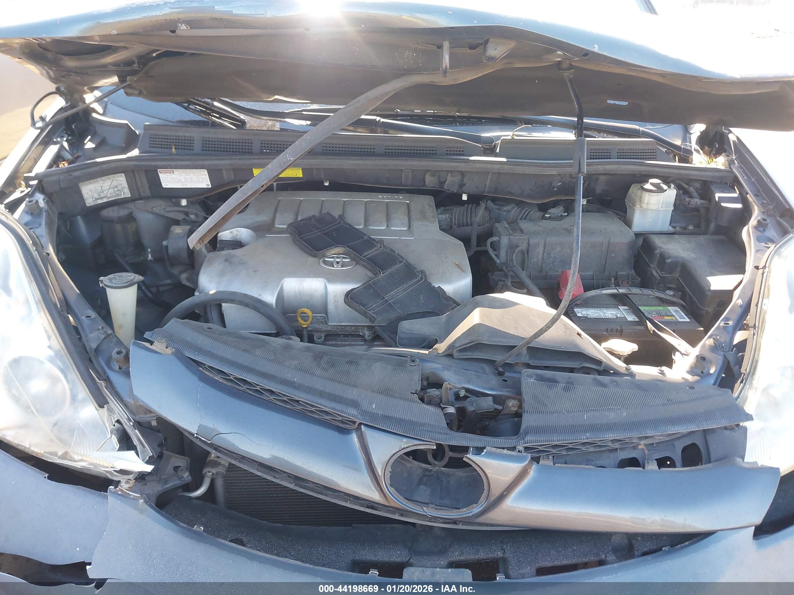 TOYOTA SIENNA image 10