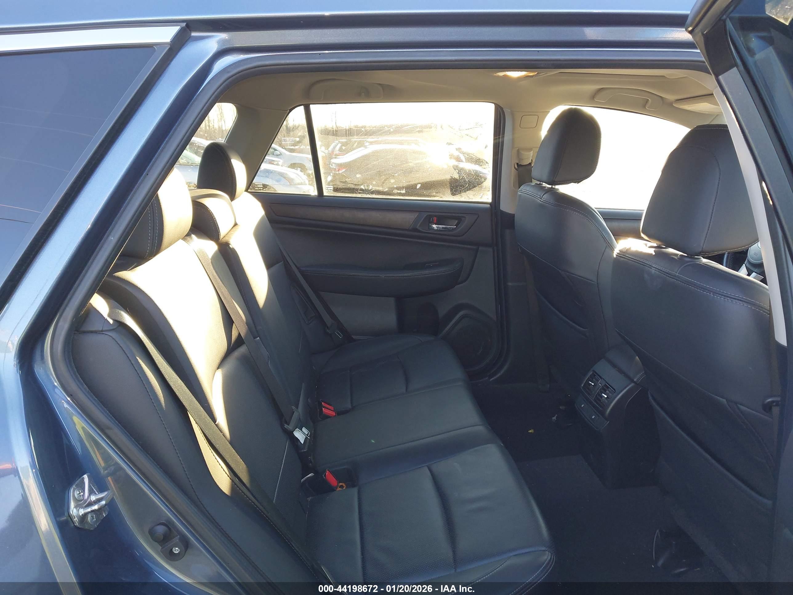 SUBARU OUTBACK image 8