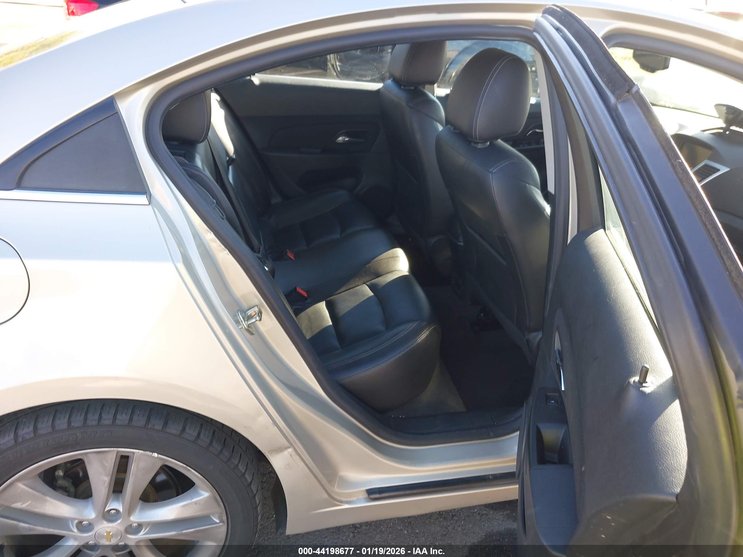 CHEVROLET CRUZE image 8