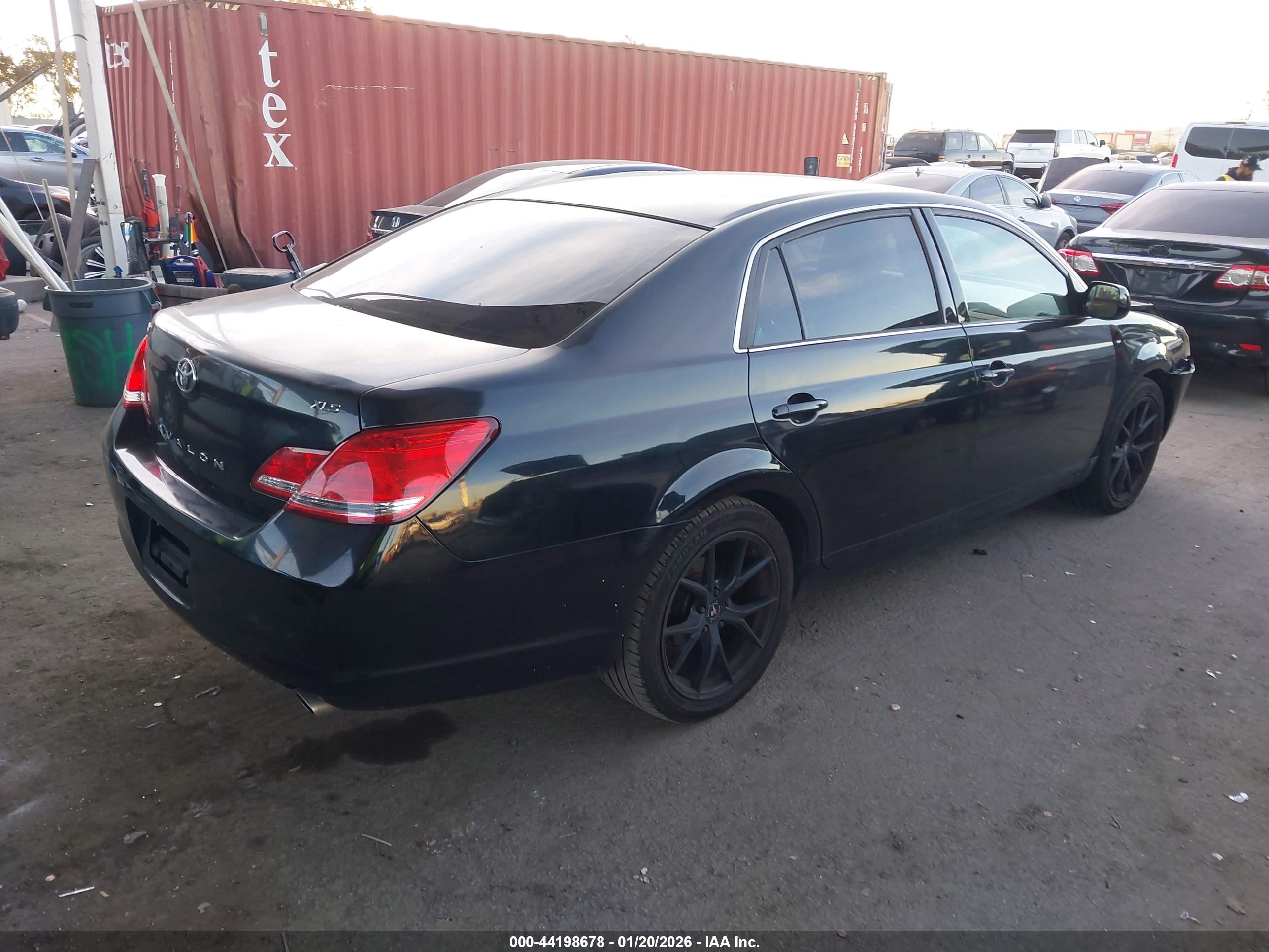 TOYOTA AVALON image 4