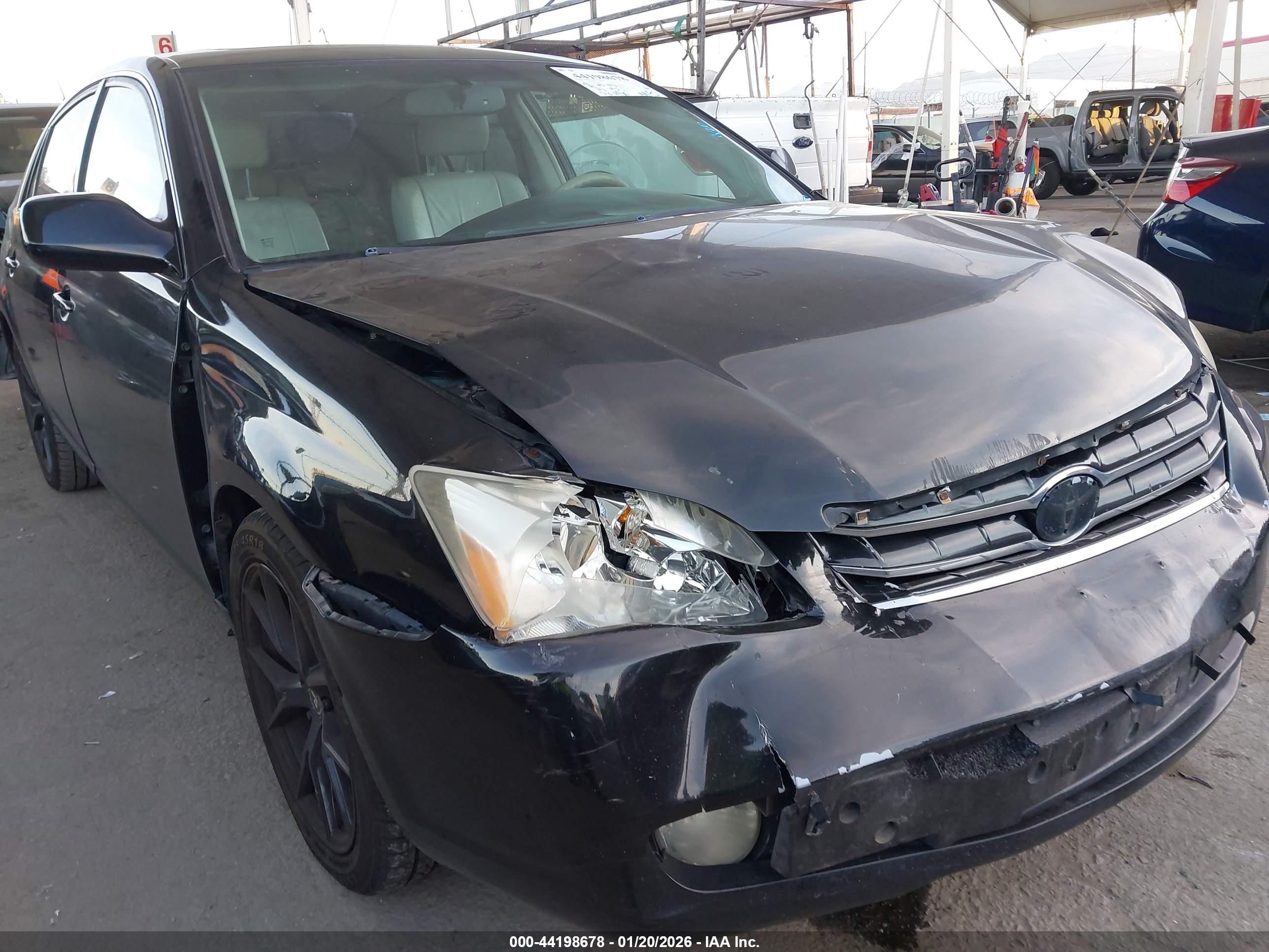 TOYOTA AVALON image 6