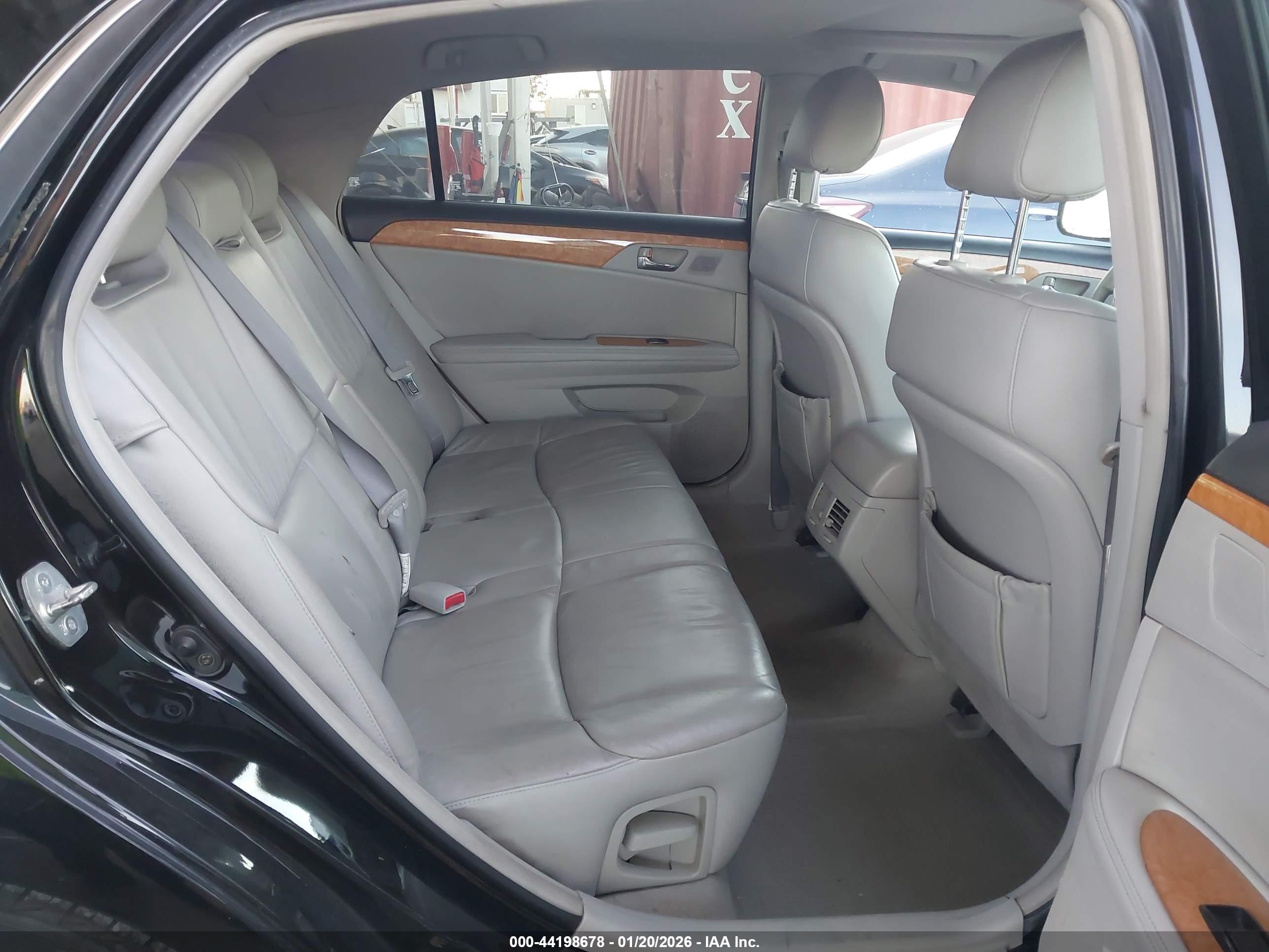 TOYOTA AVALON image 8