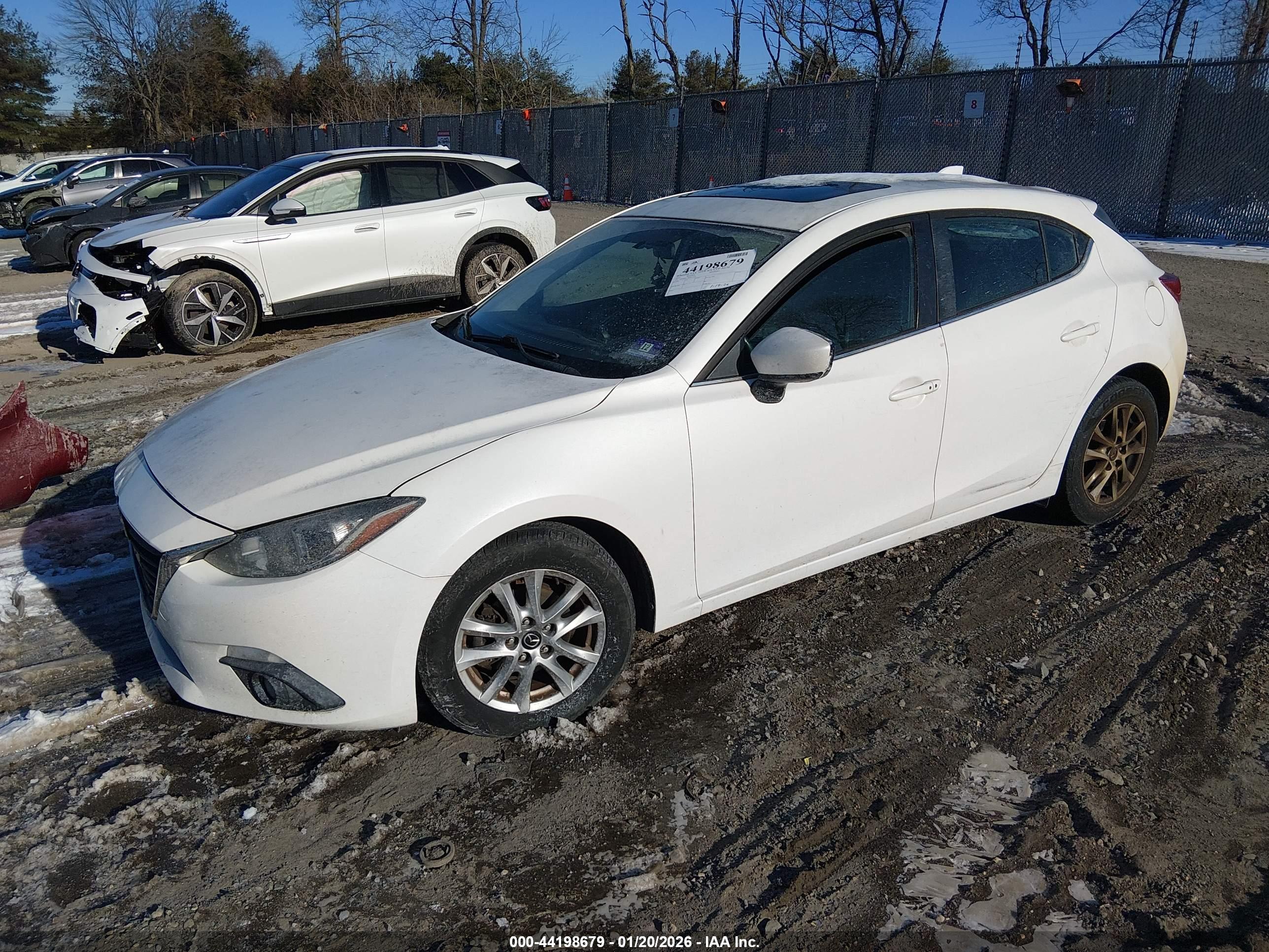 MAZDA MAZDA3 image 2