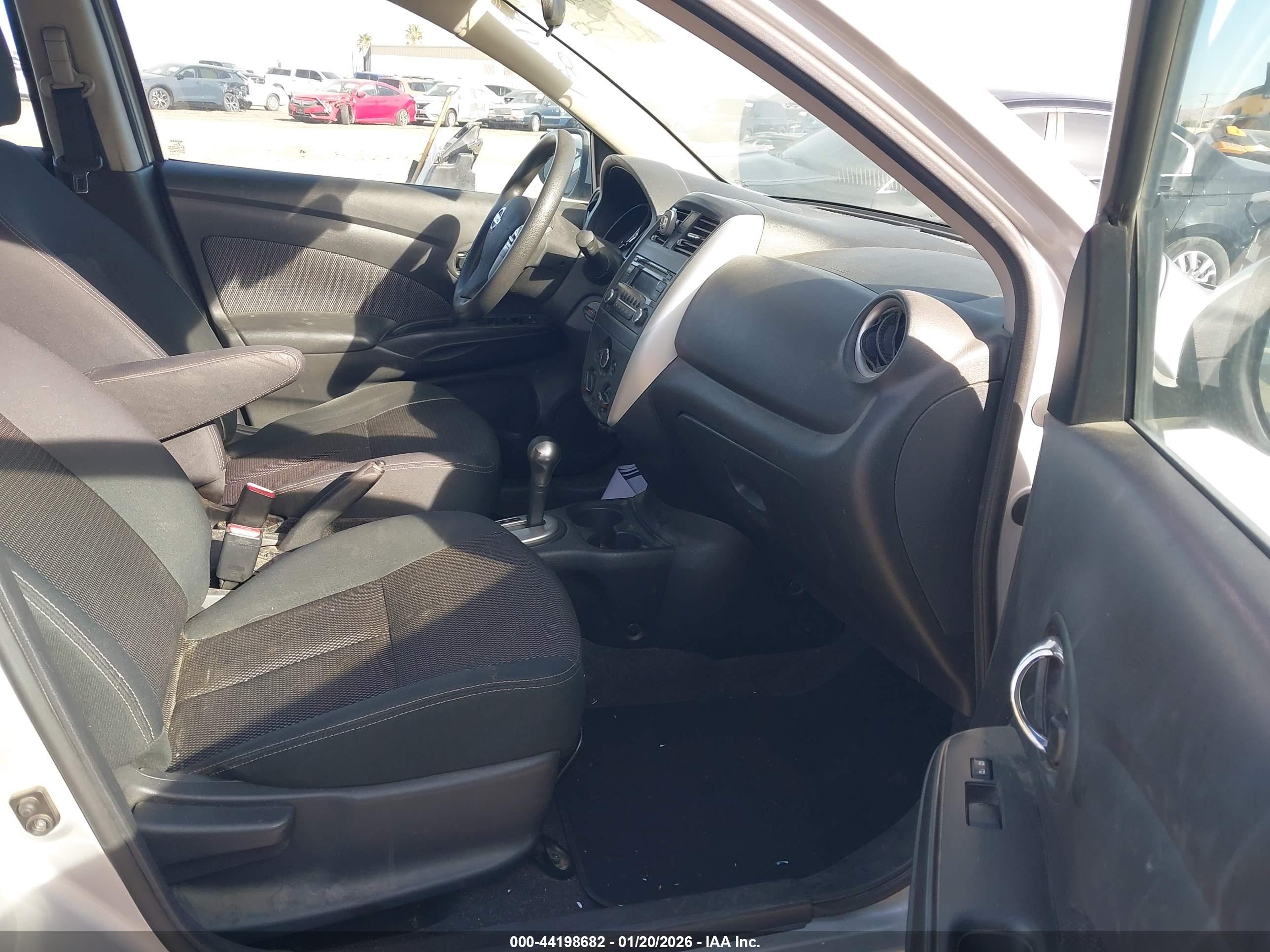 NISSAN VERSA image 5