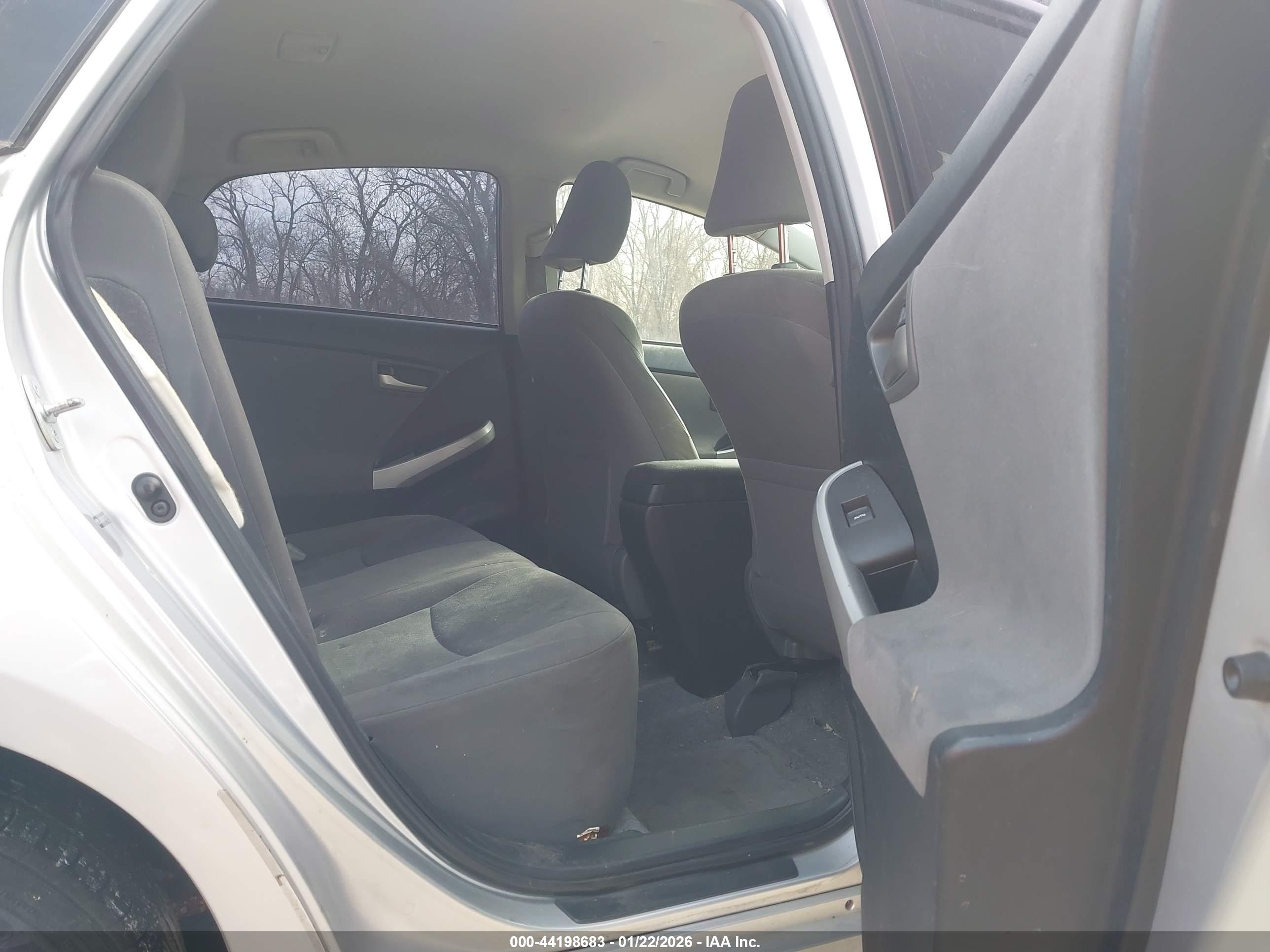 TOYOTA PRIUS image 8