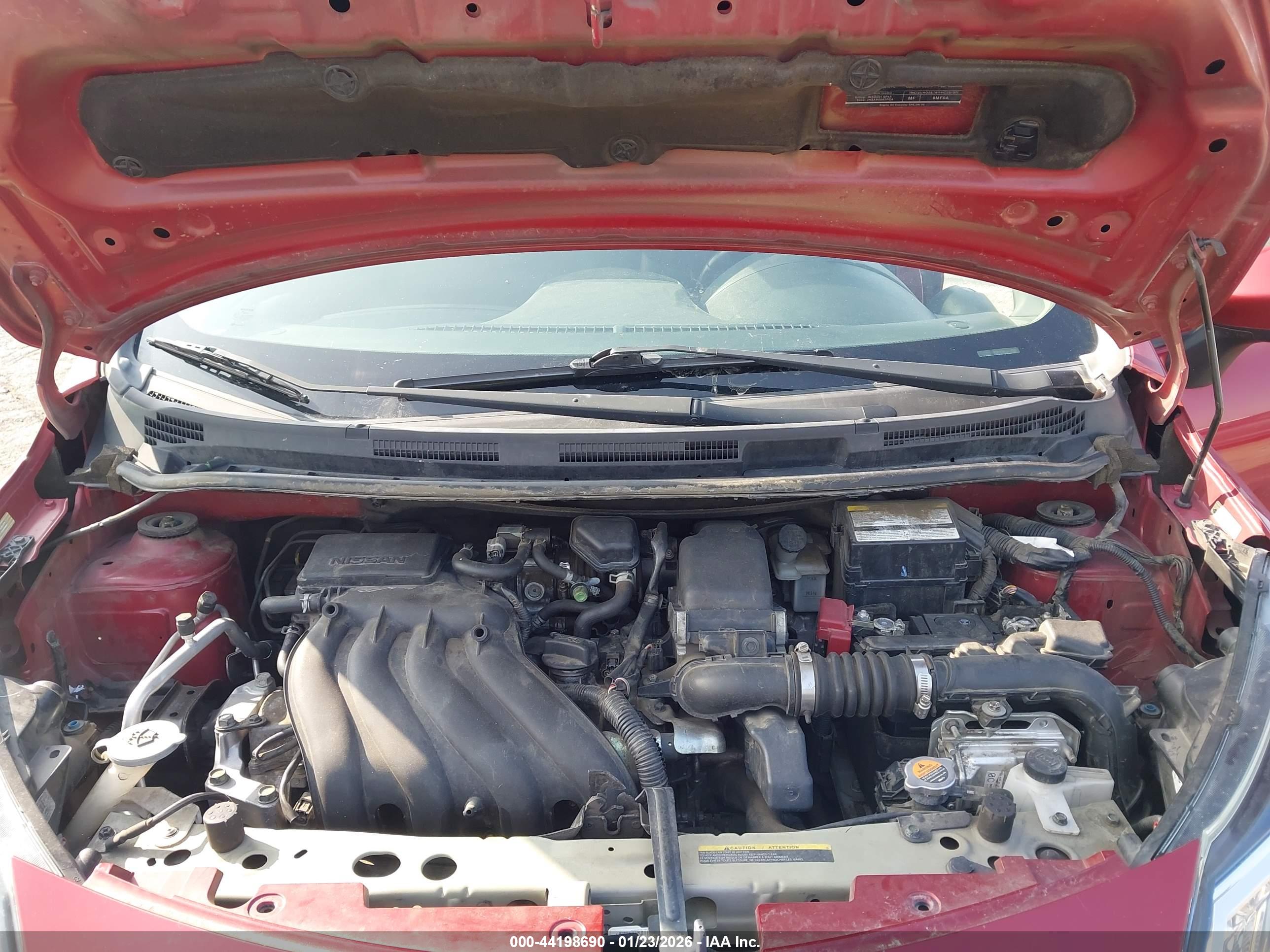 NISSAN VERSA image 10