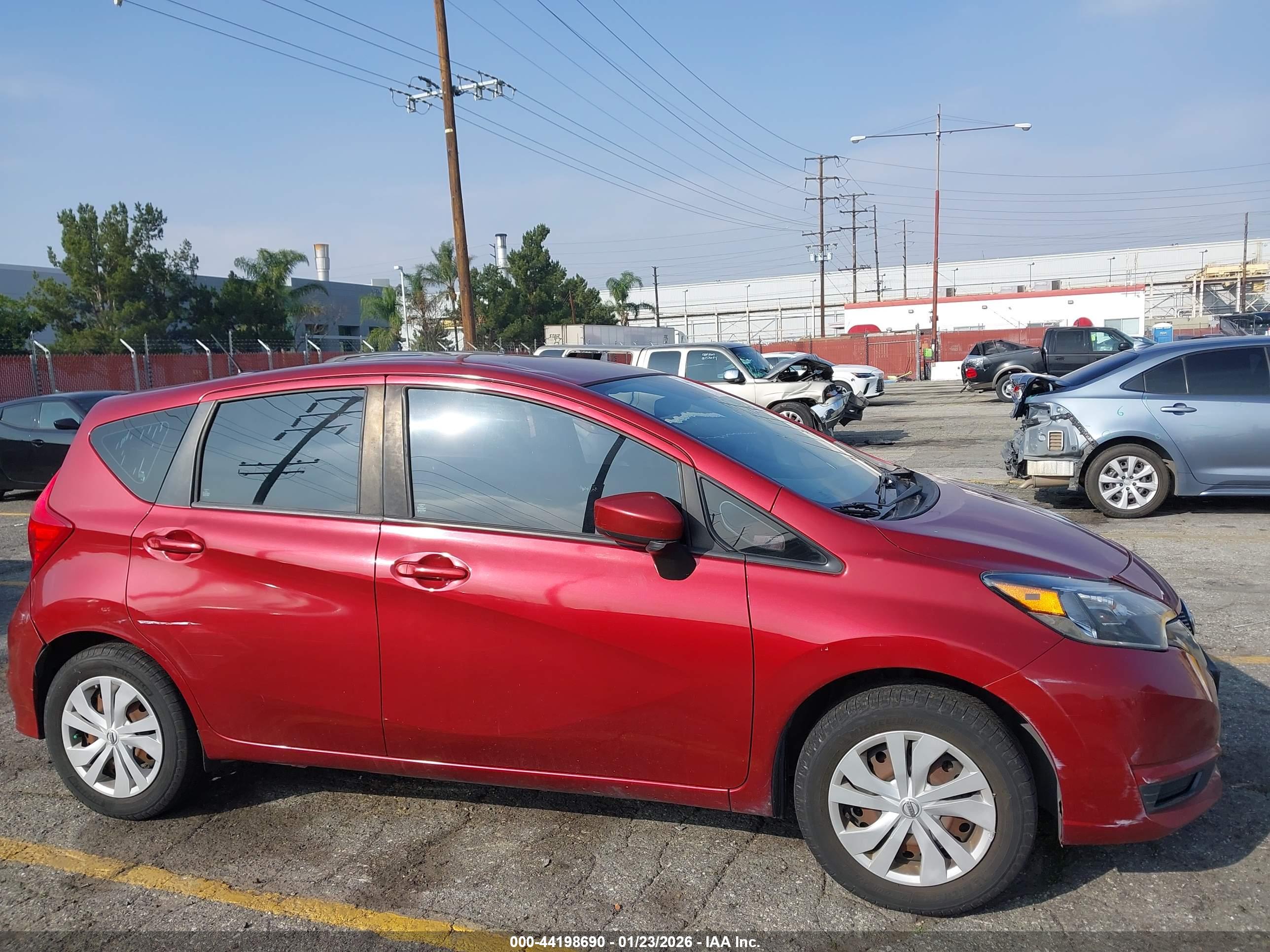 NISSAN VERSA image 6