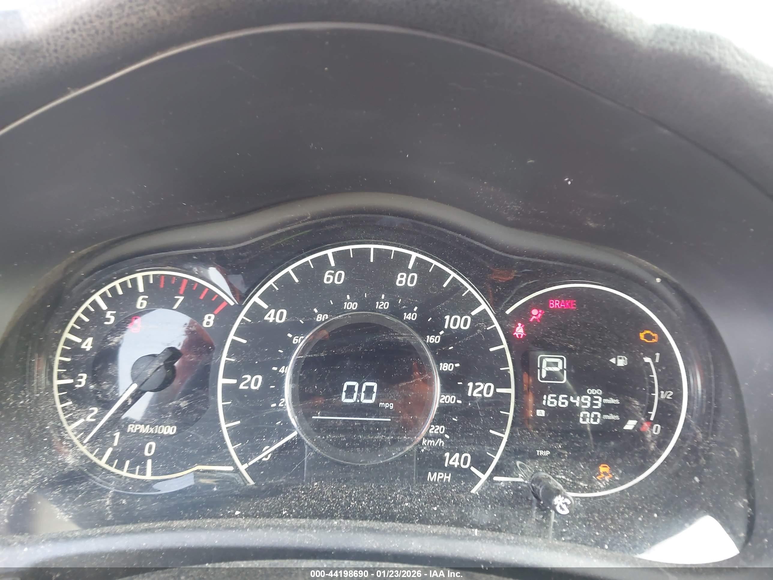 NISSAN VERSA image 7