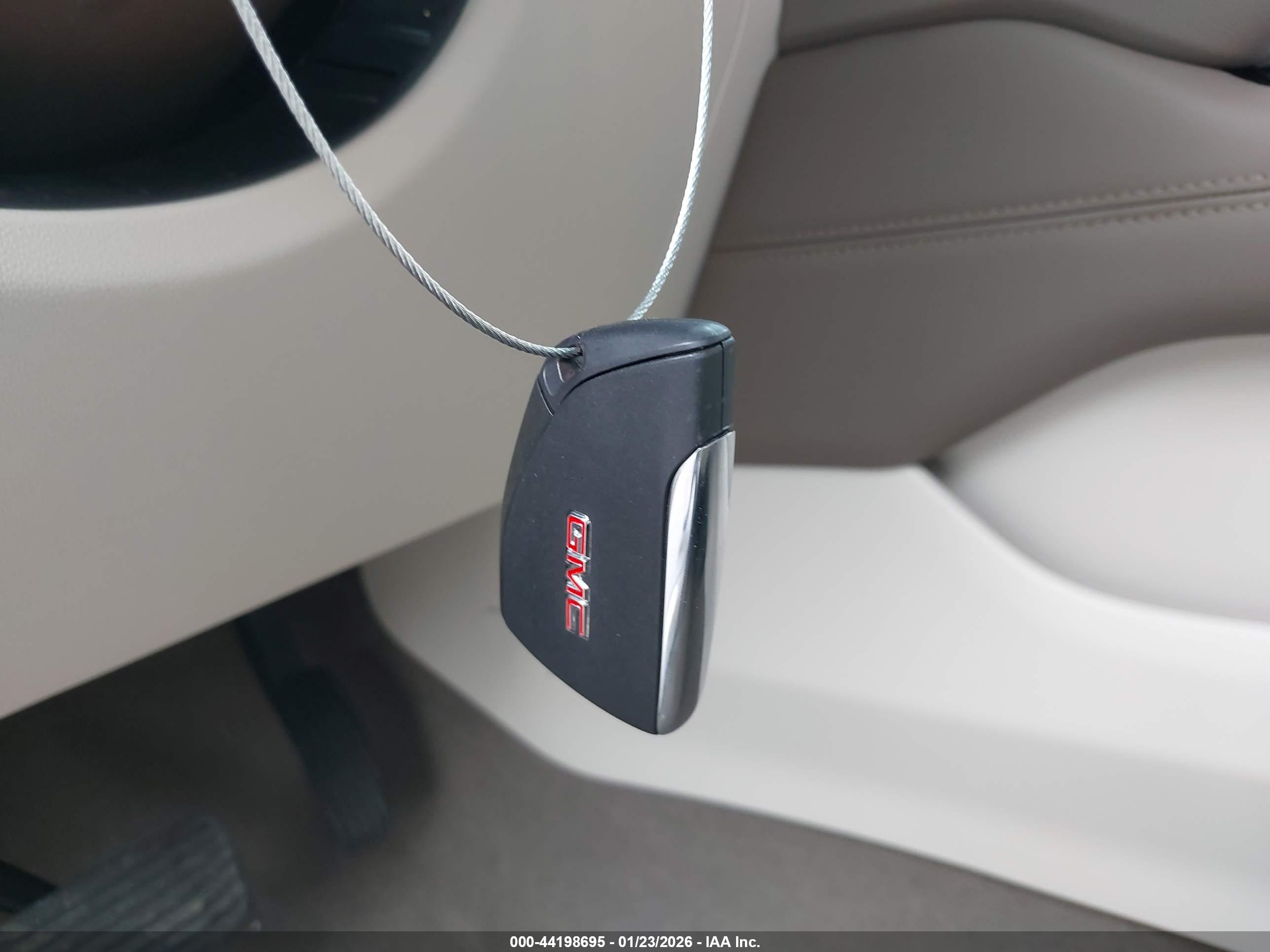 GMC YUKON image 11