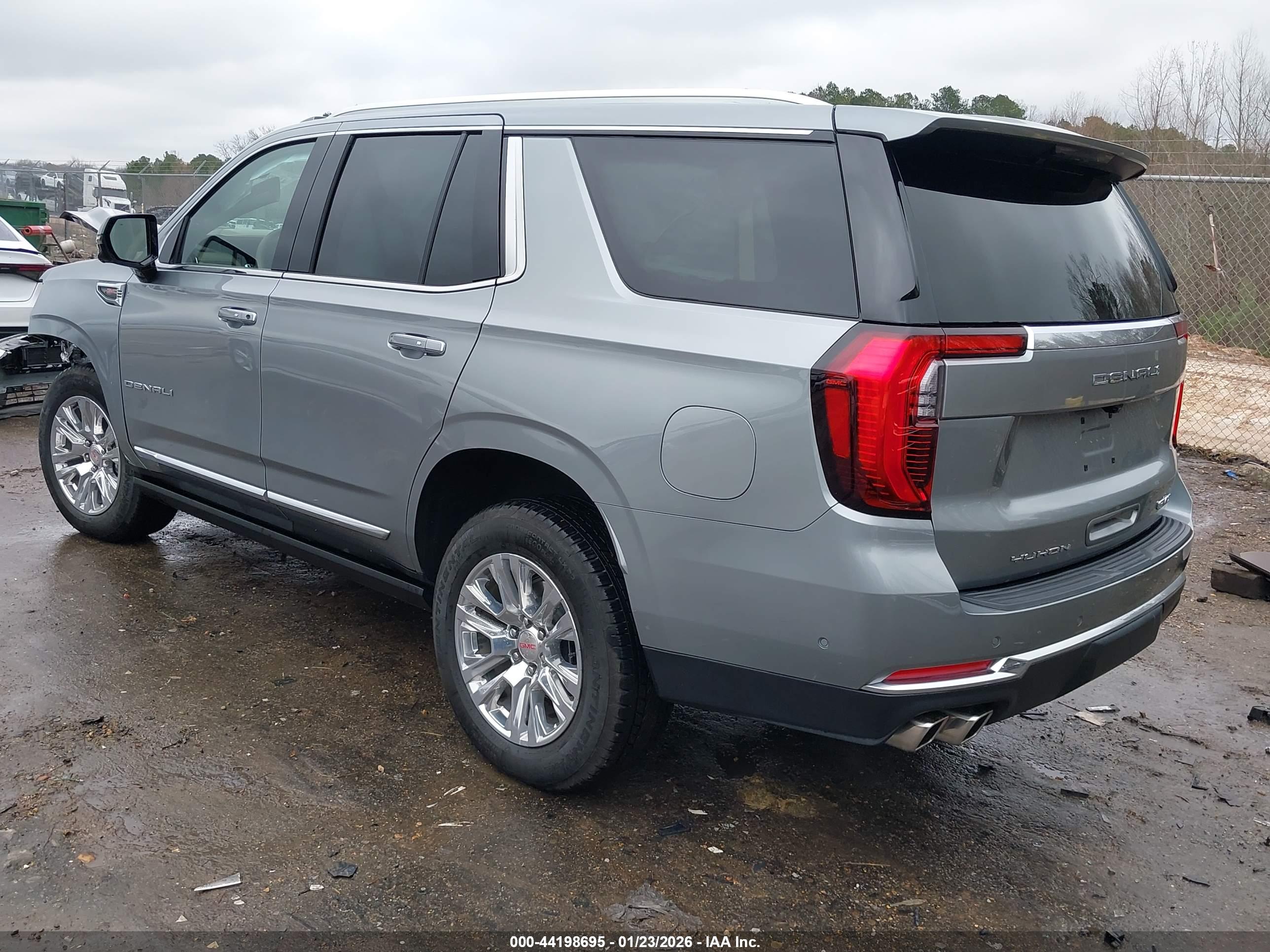 GMC YUKON image 3