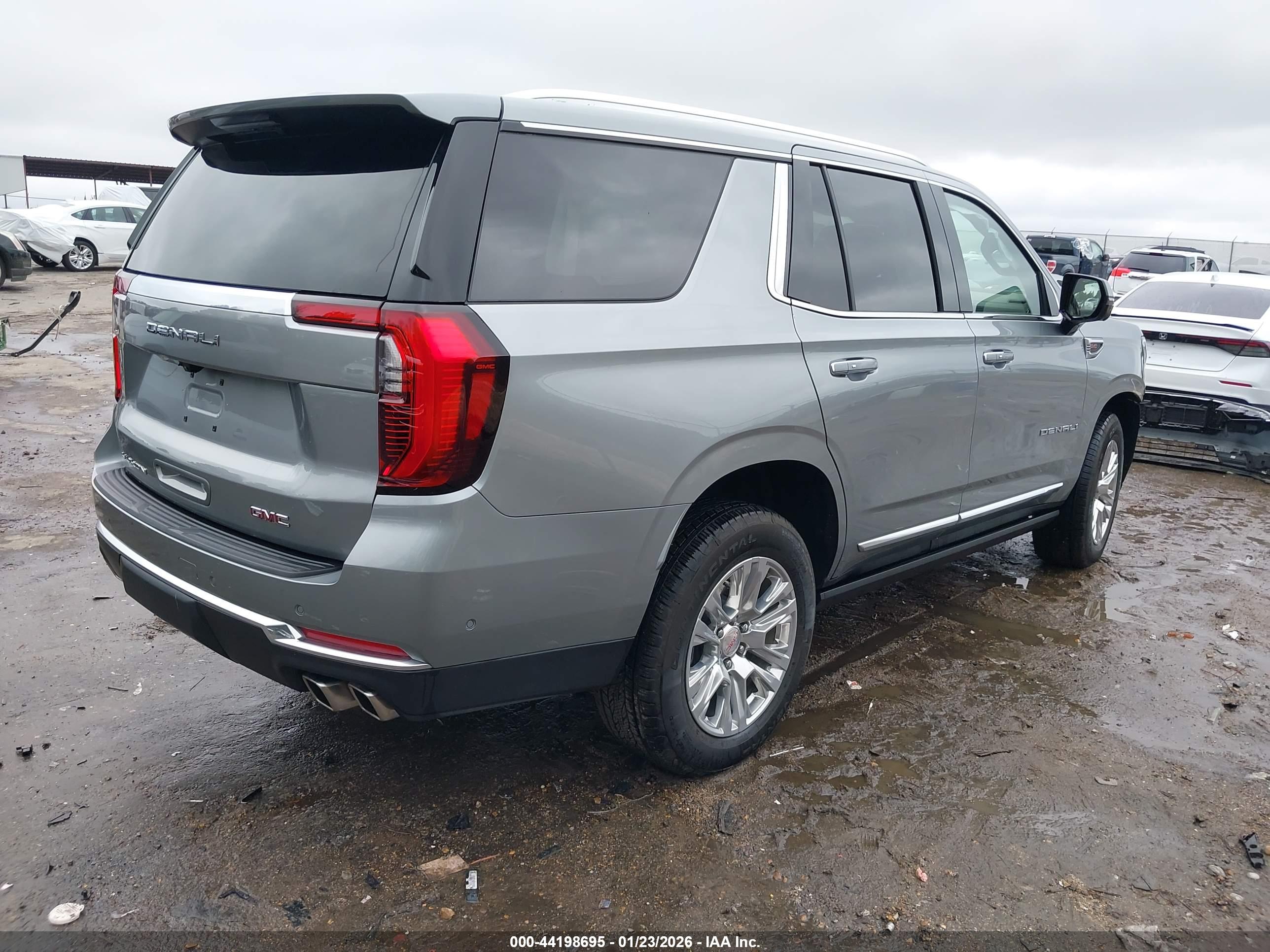 GMC YUKON image 4