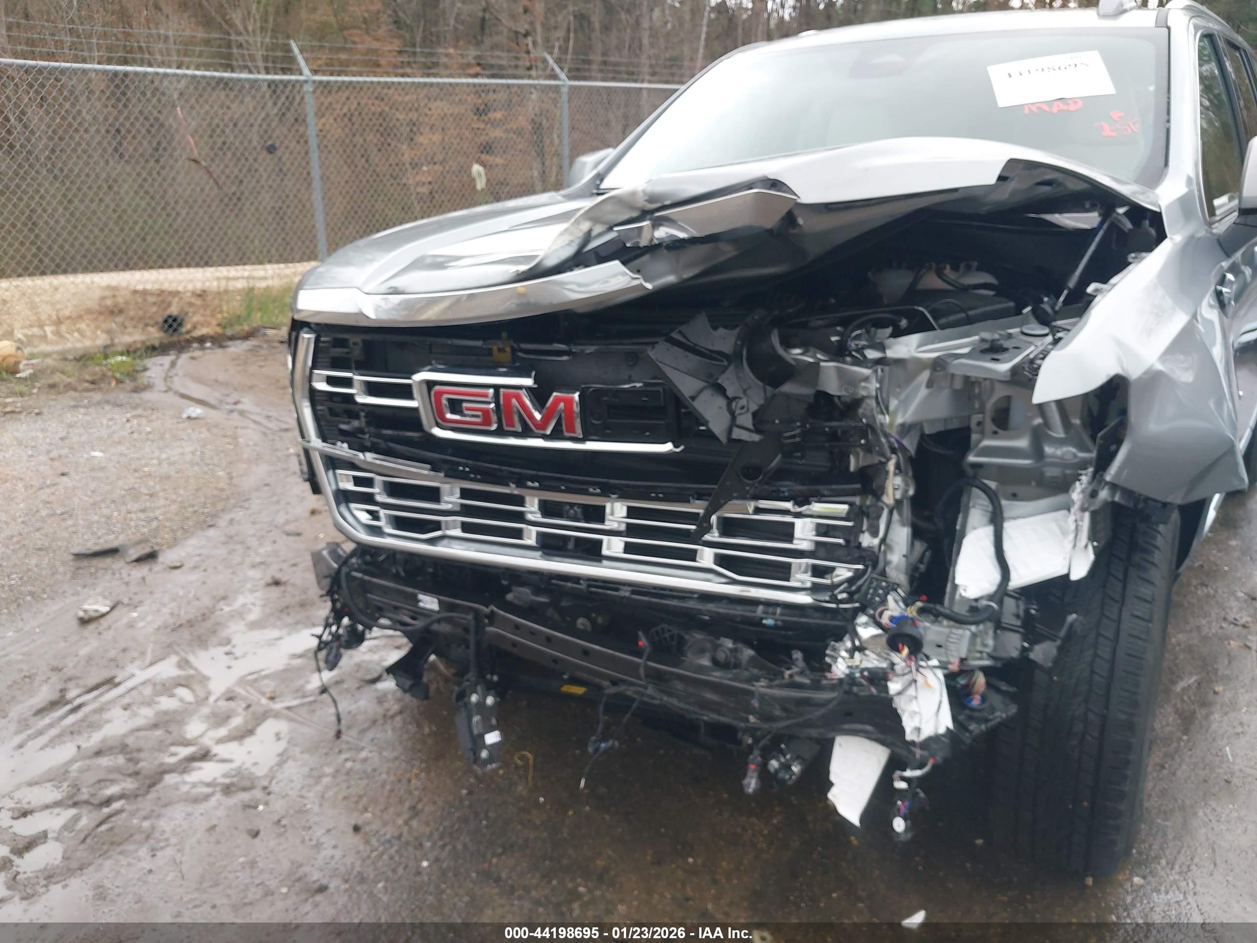GMC YUKON image 6