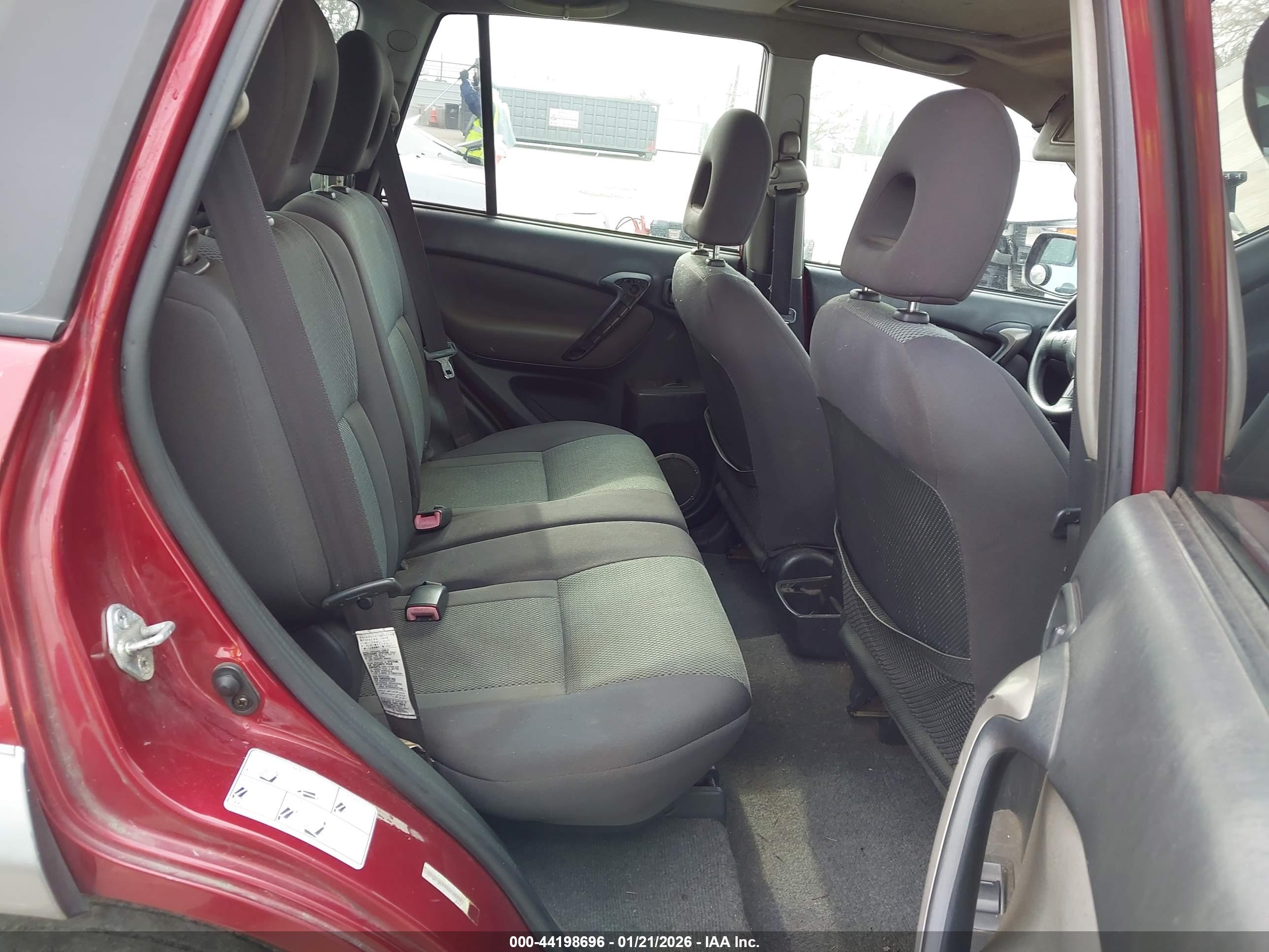 TOYOTA RAV4 image 8