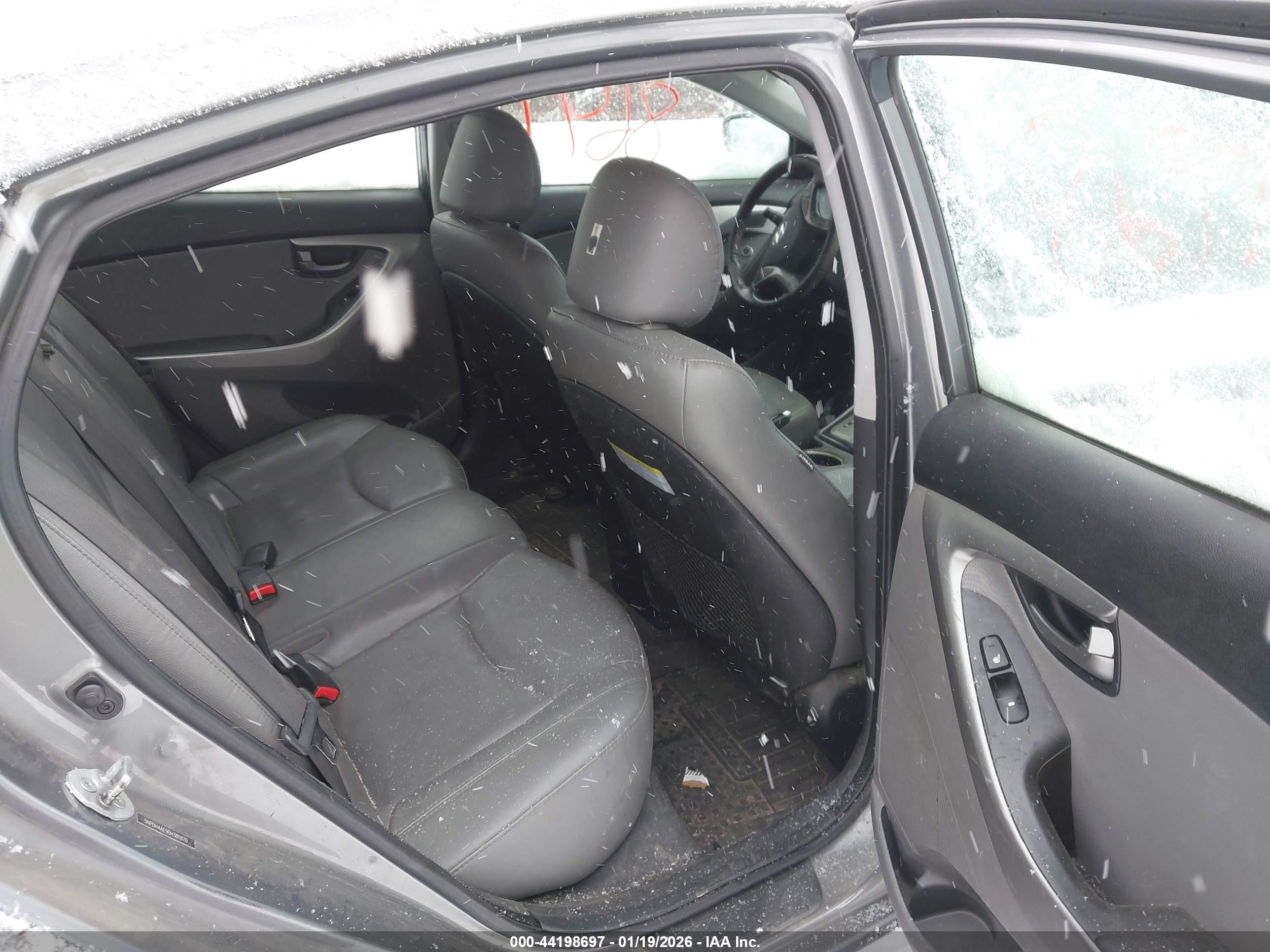 HYUNDAI ELANTRA image 8