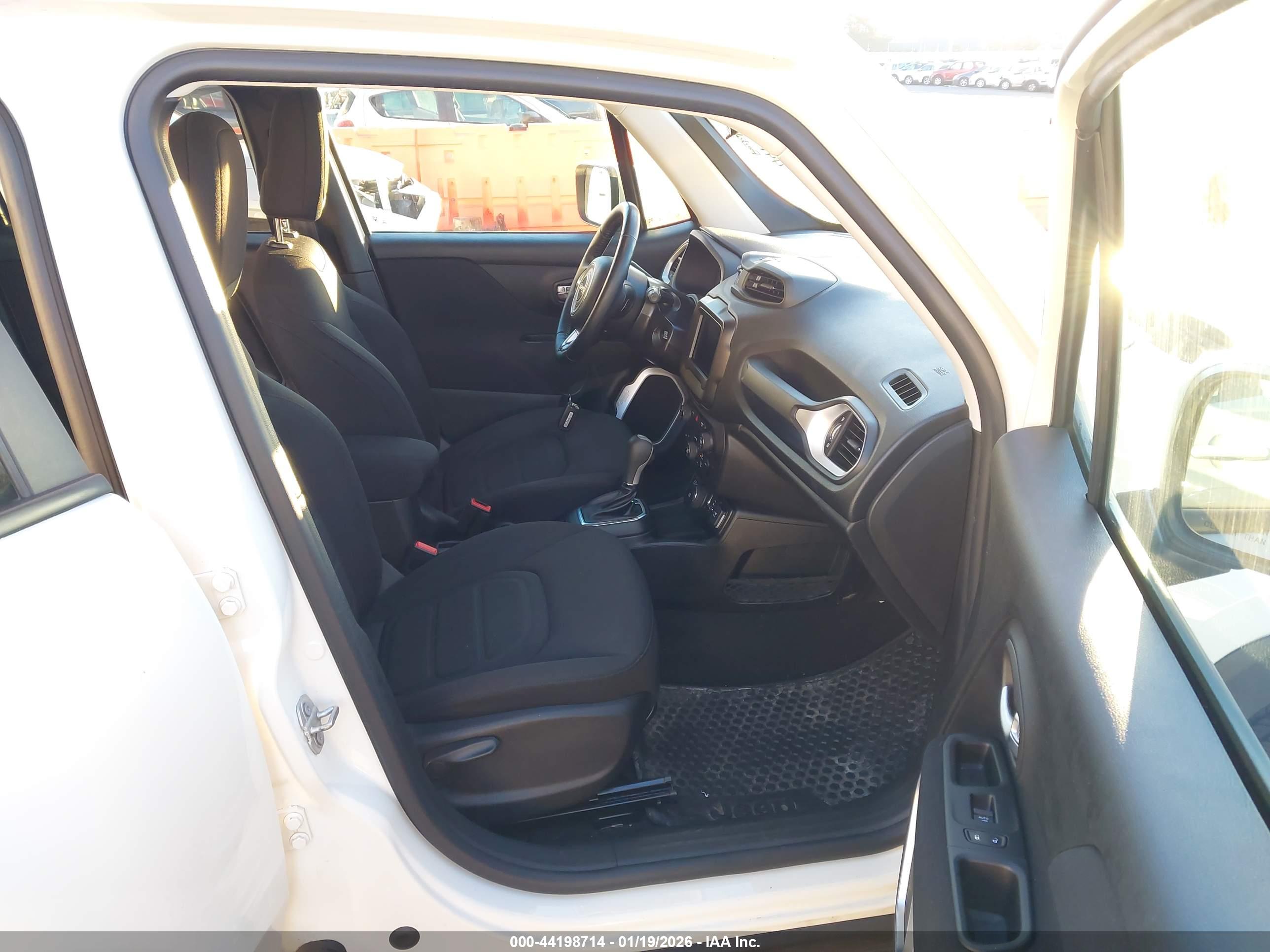 JEEP RENEGADE image 5