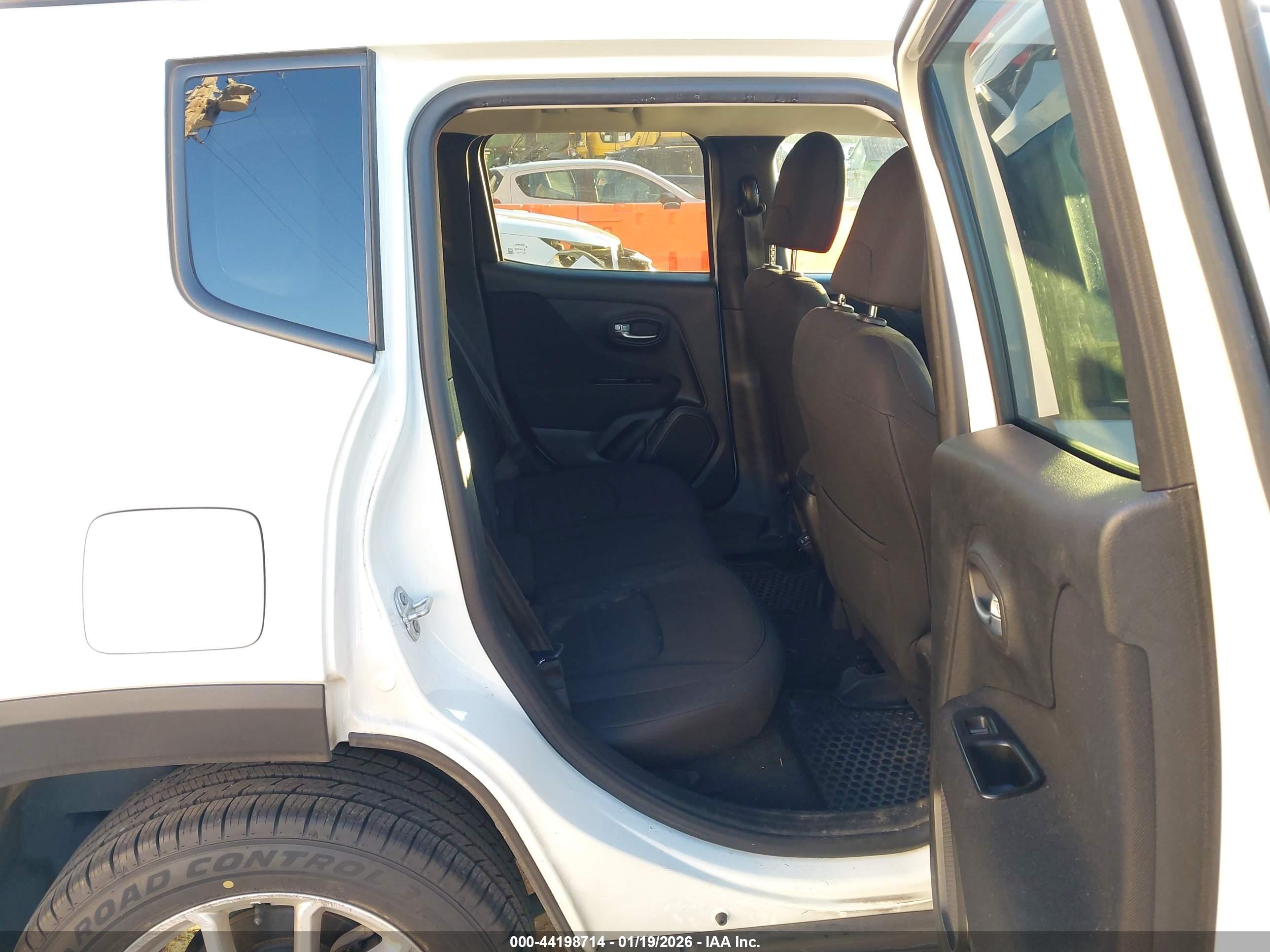 JEEP RENEGADE image 8