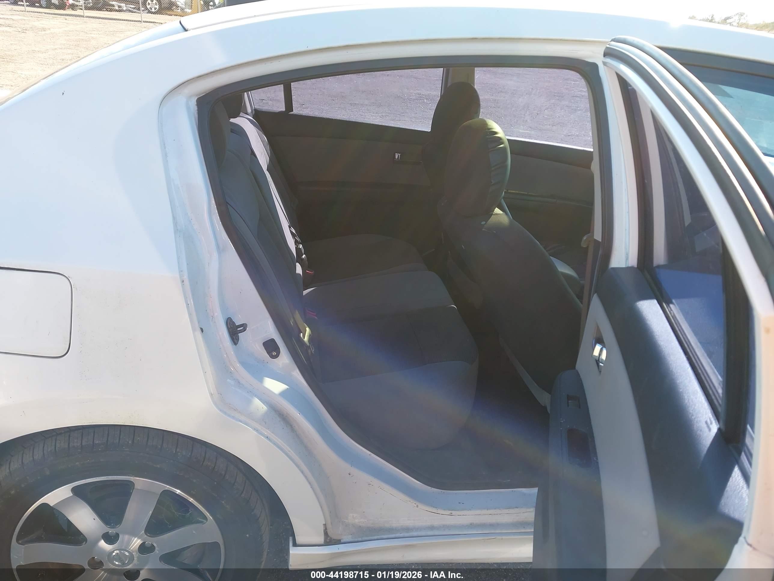 NISSAN SENTRA image 8
