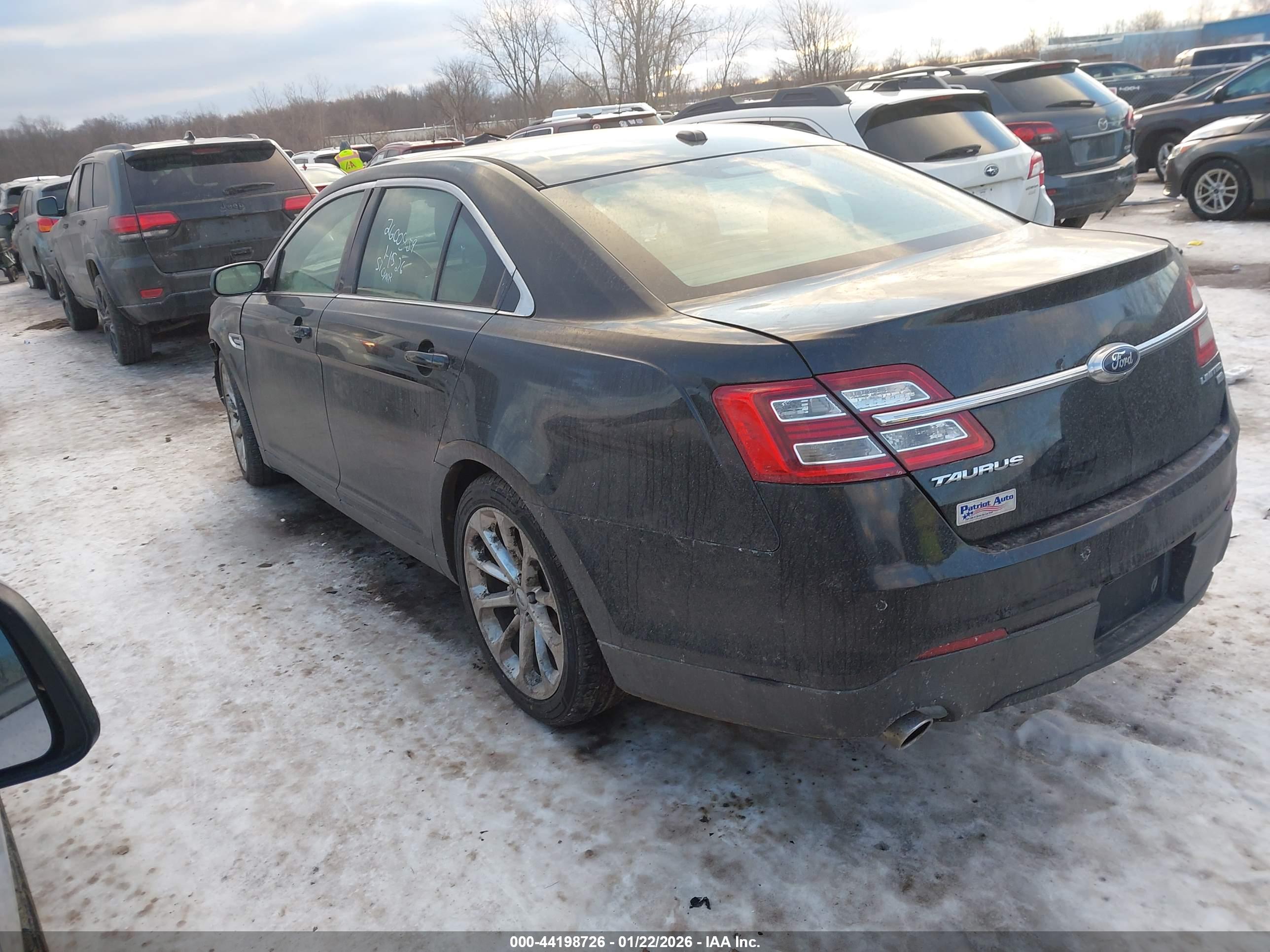 FORD TAURUS image 3