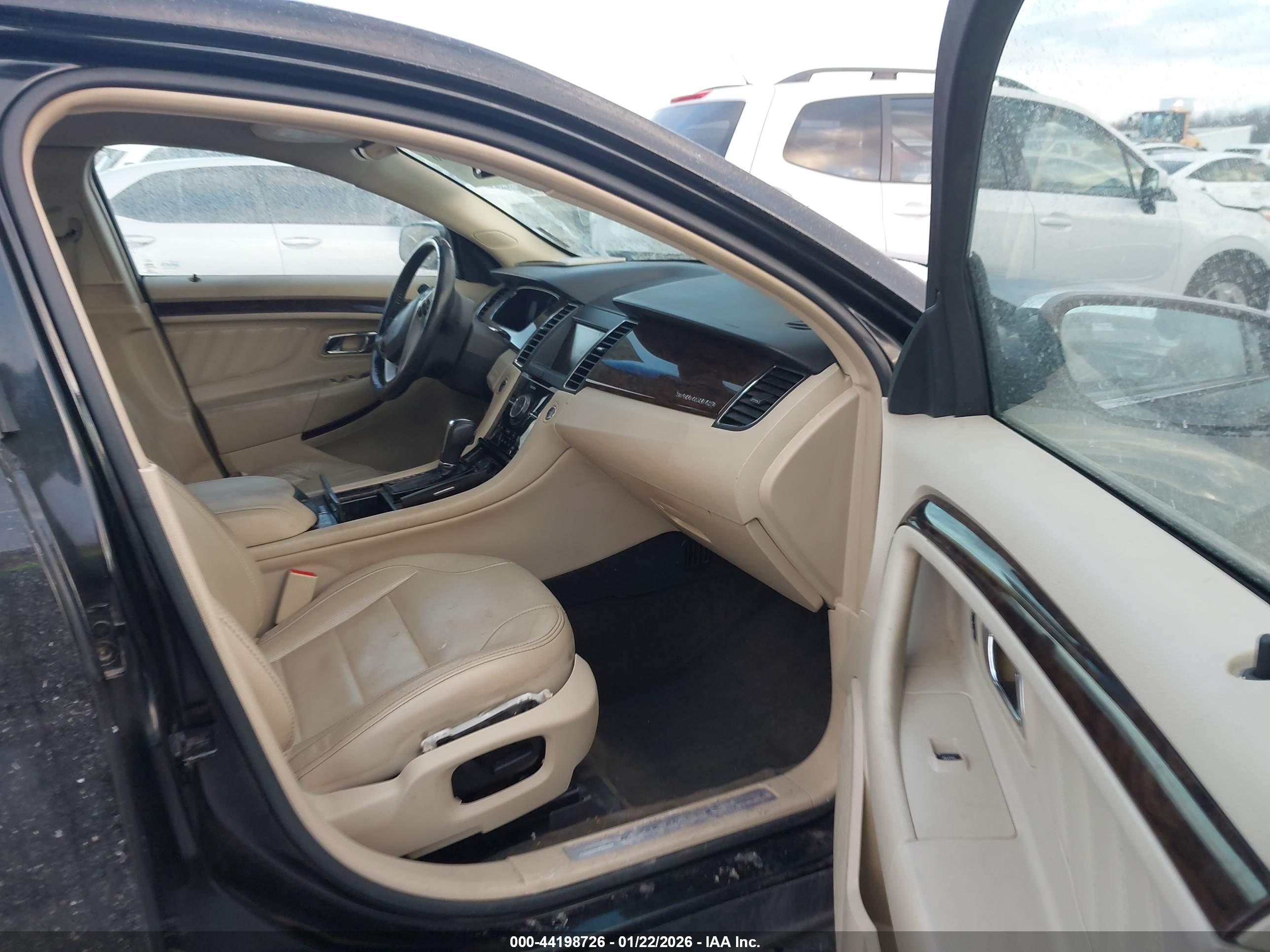 FORD TAURUS image 5