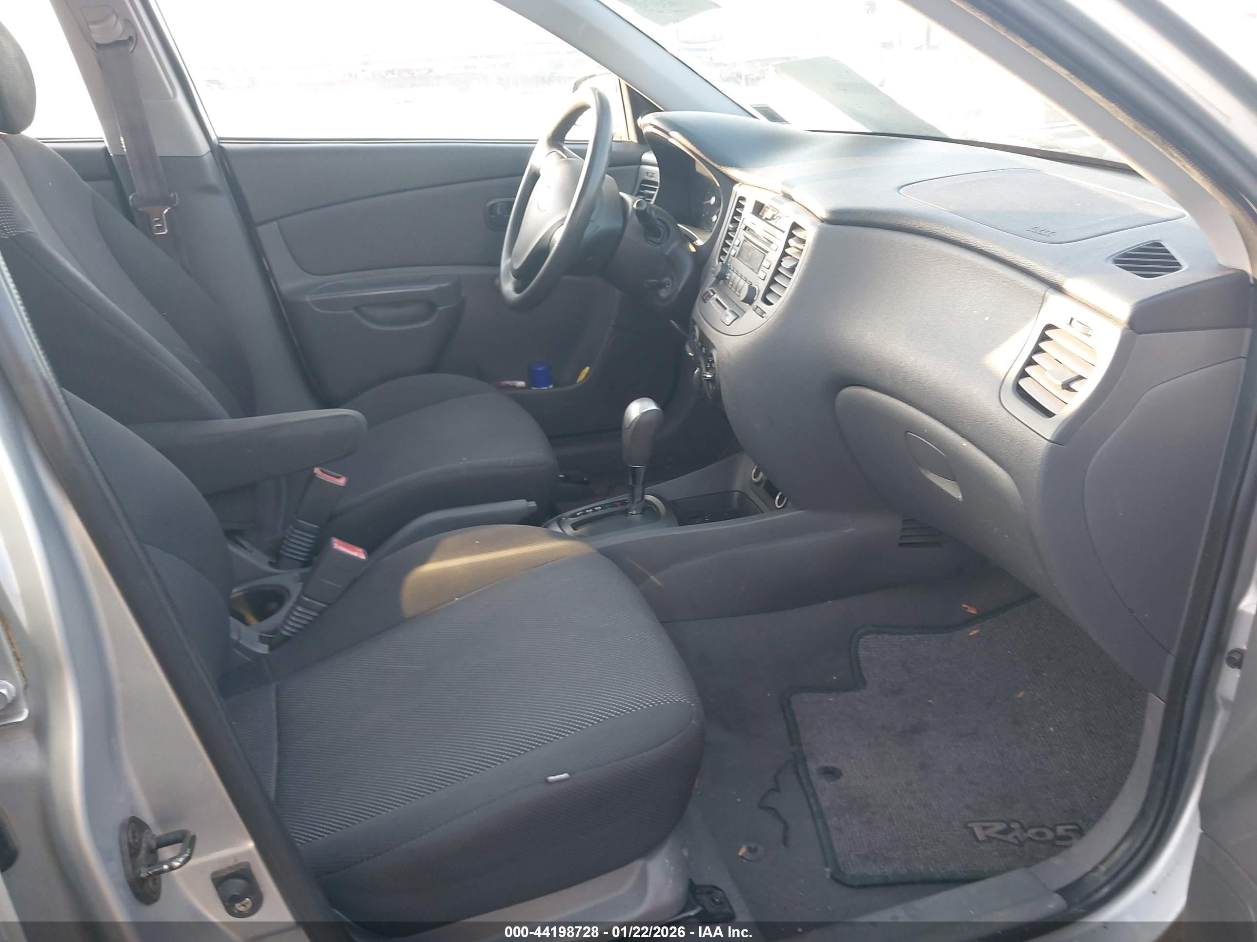 KIA RIO image 5