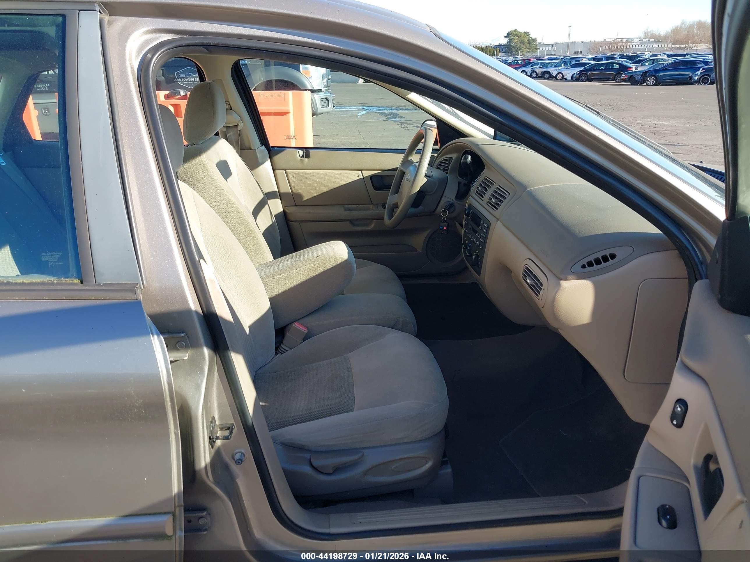 FORD TAURUS image 5
