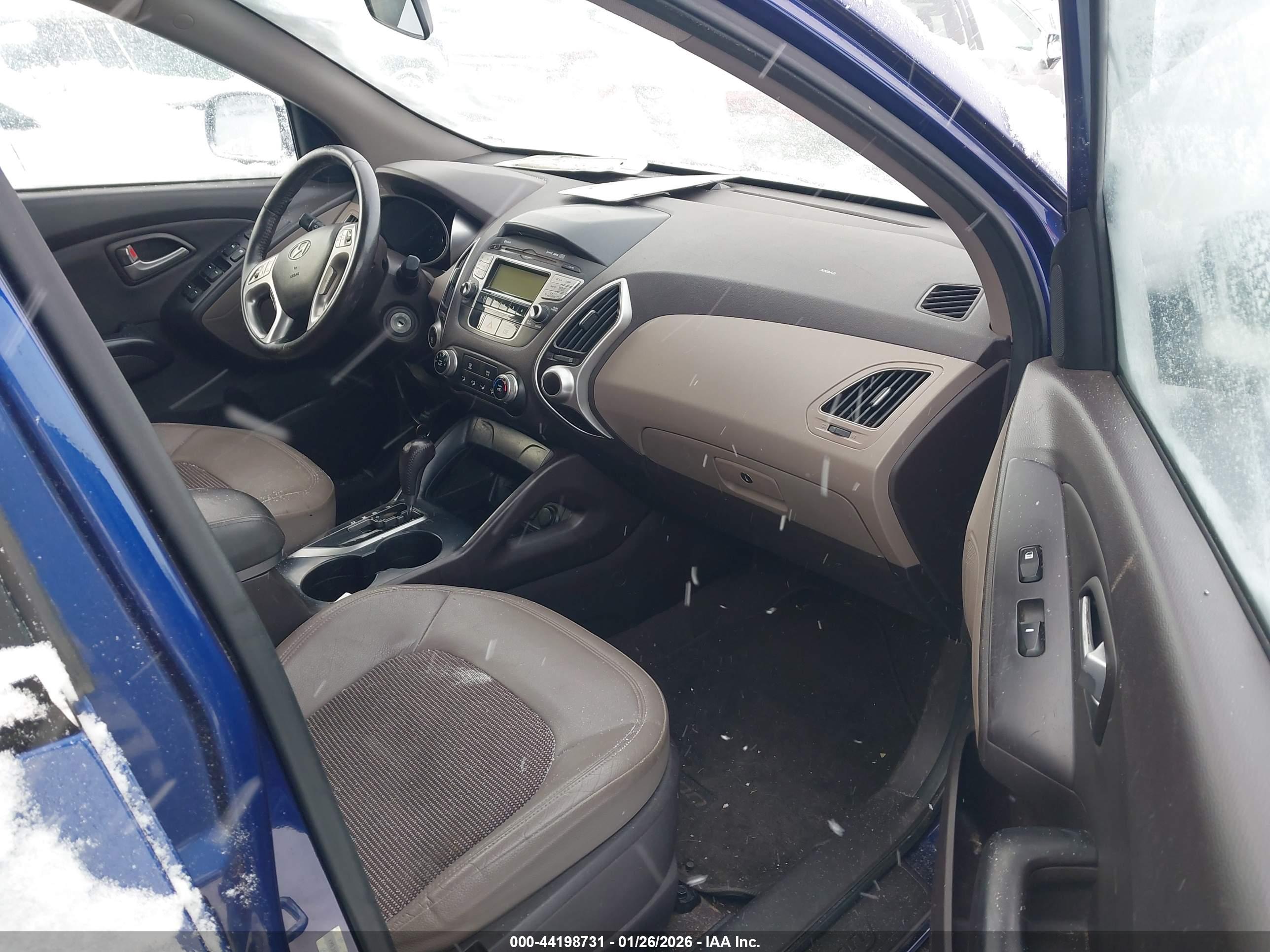 HYUNDAI TUCSON image 5