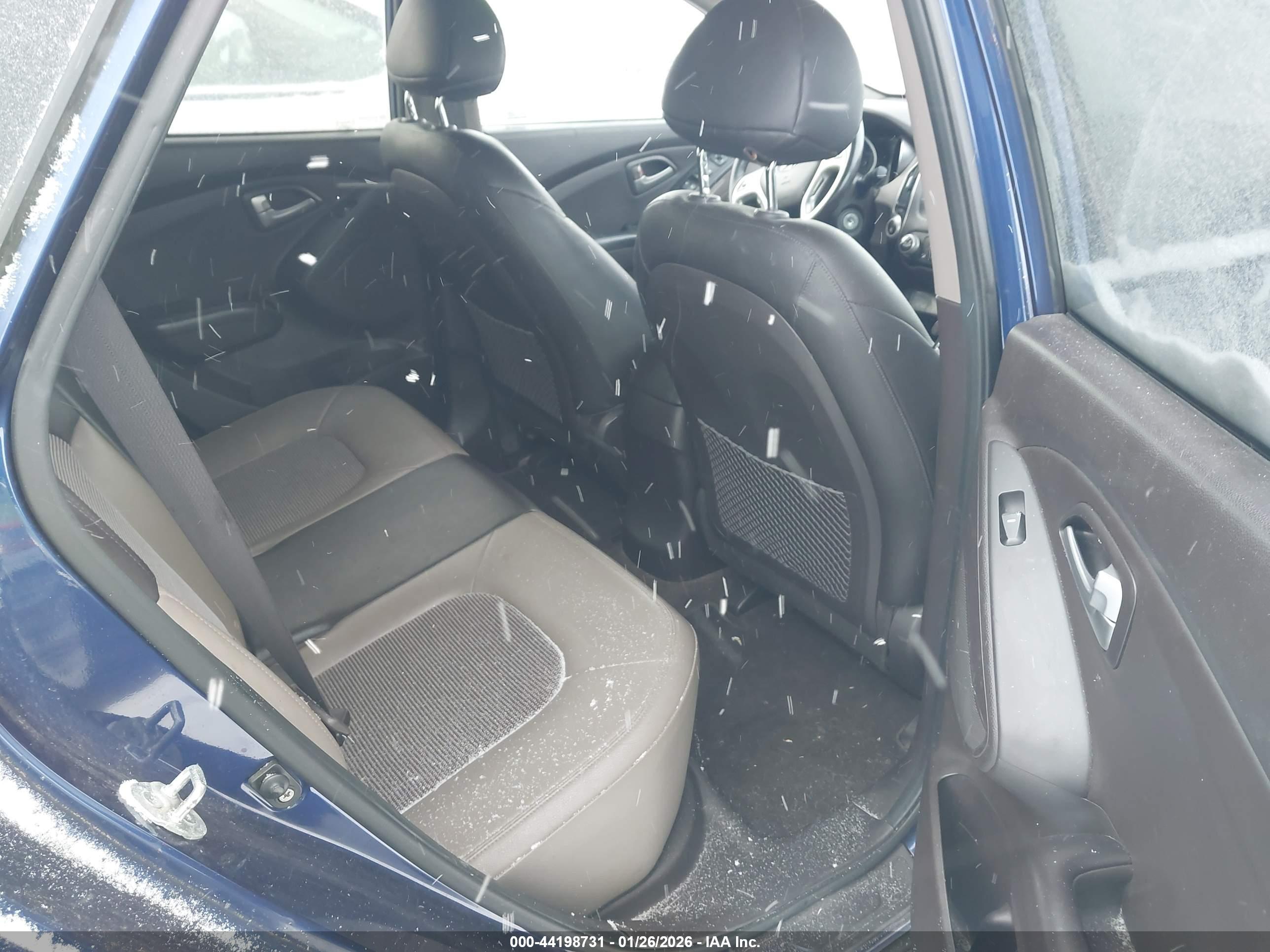 HYUNDAI TUCSON image 8