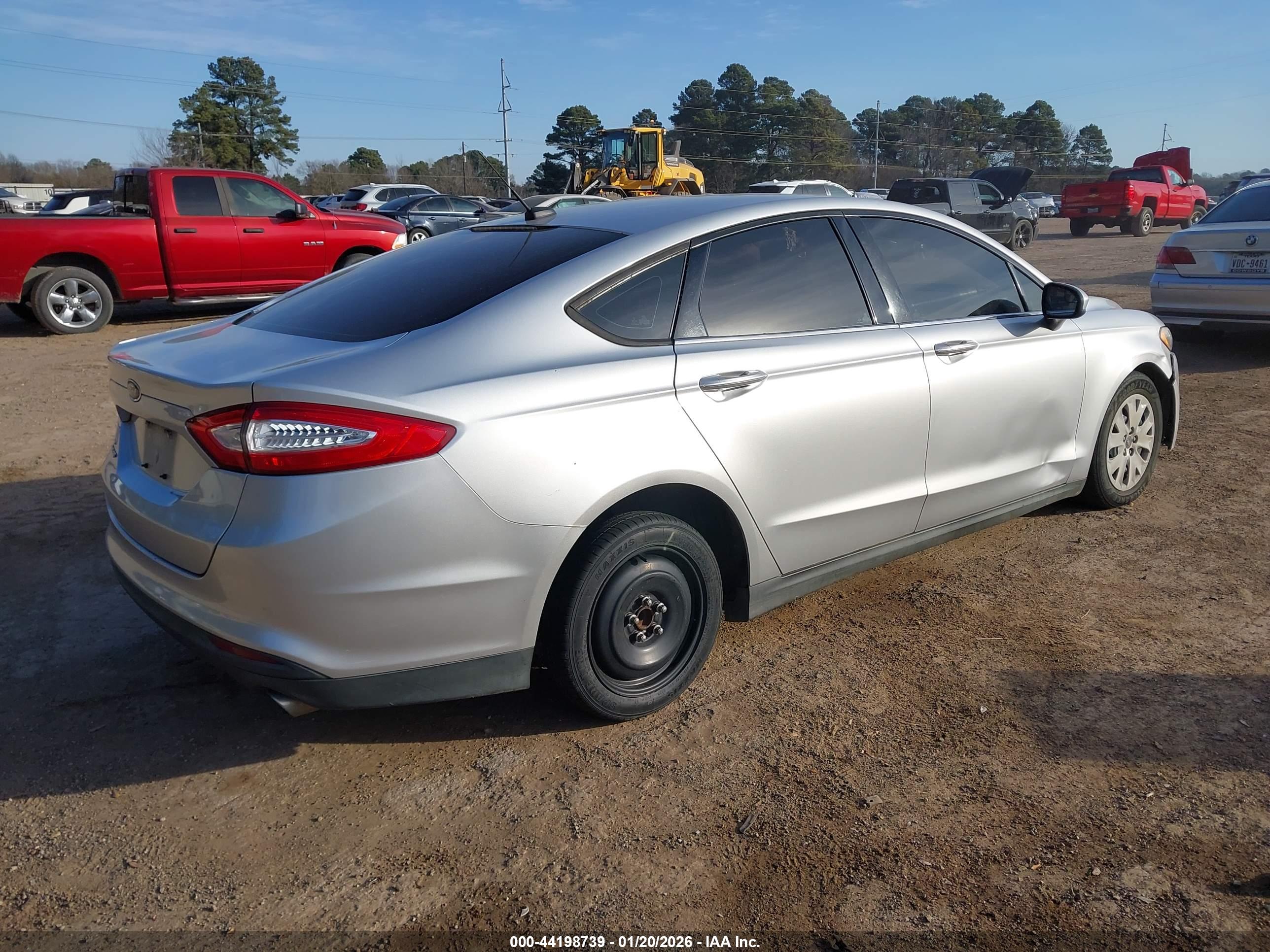 FORD FUSION image 4