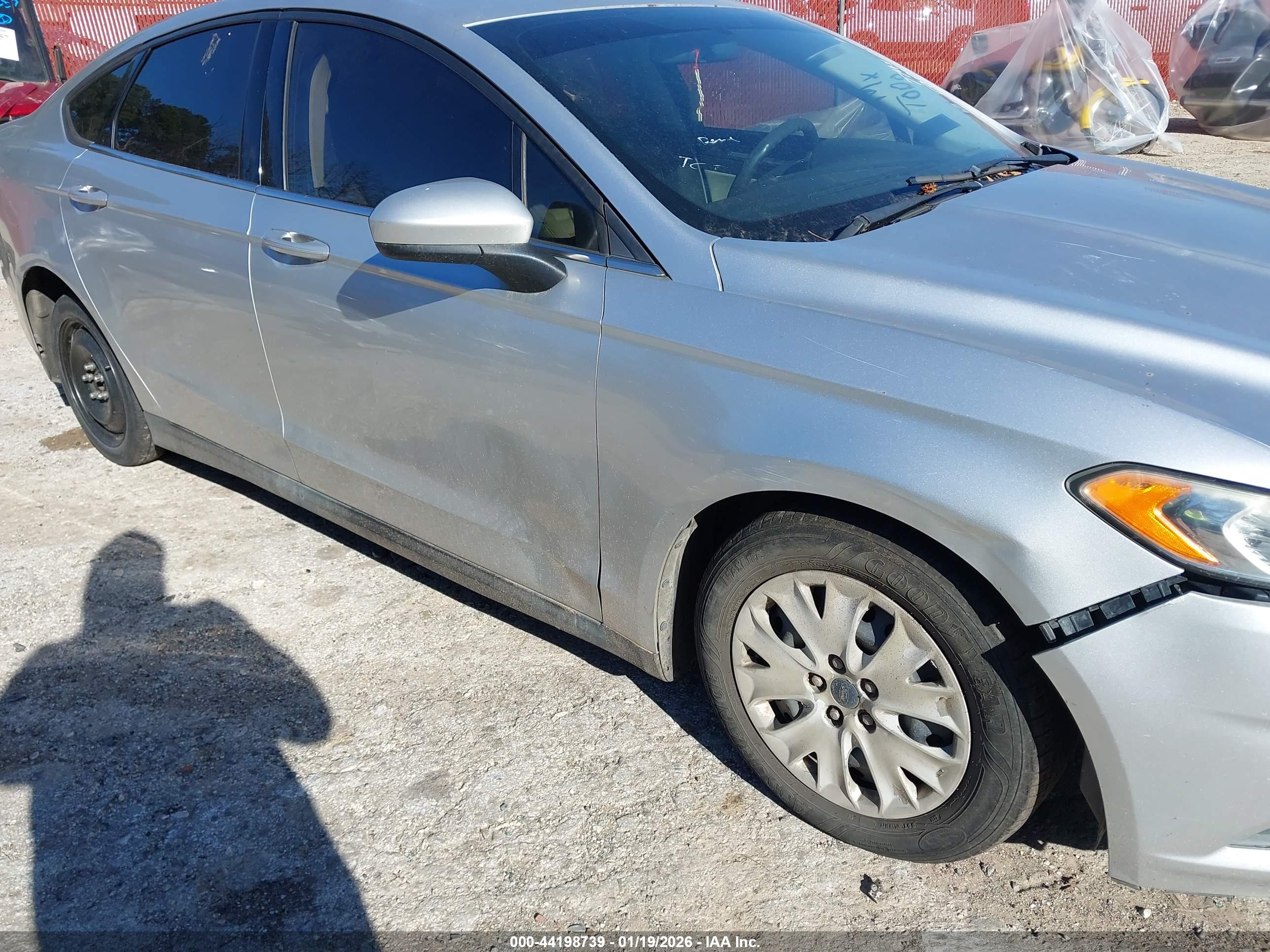 FORD FUSION image 6