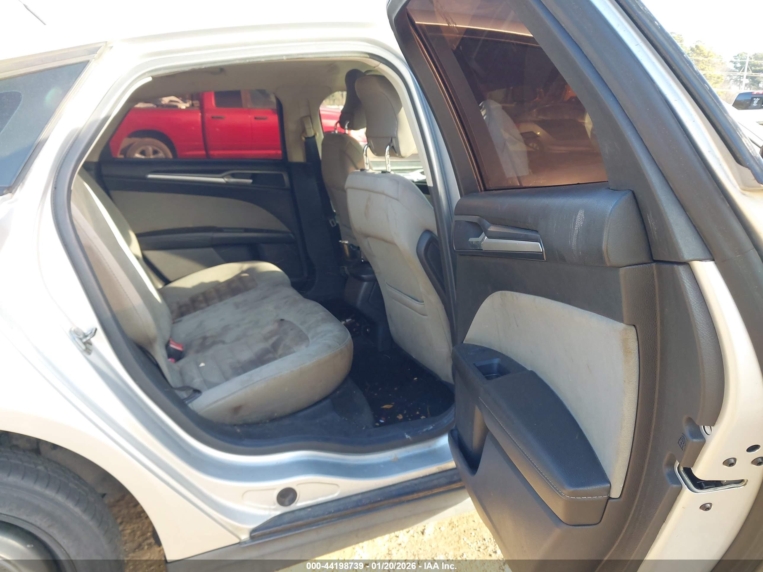 FORD FUSION image 8