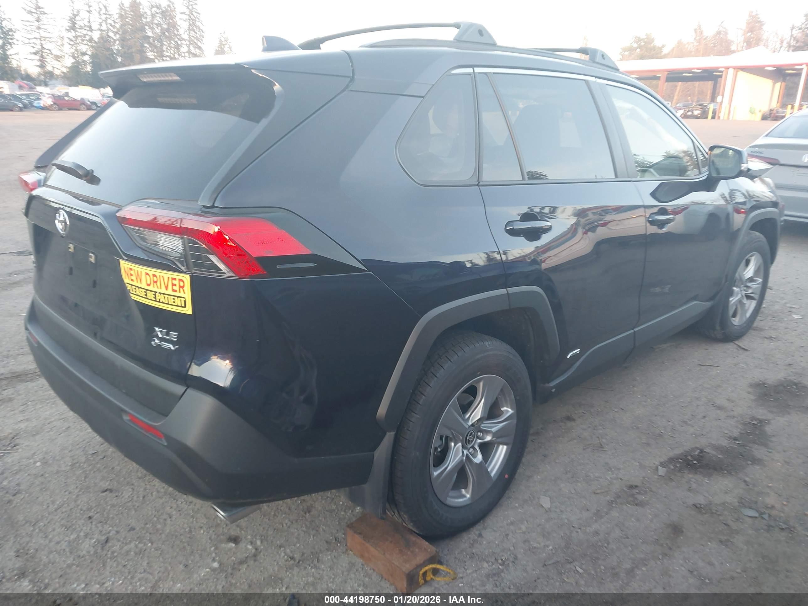 TOYOTA RAV4 image 4