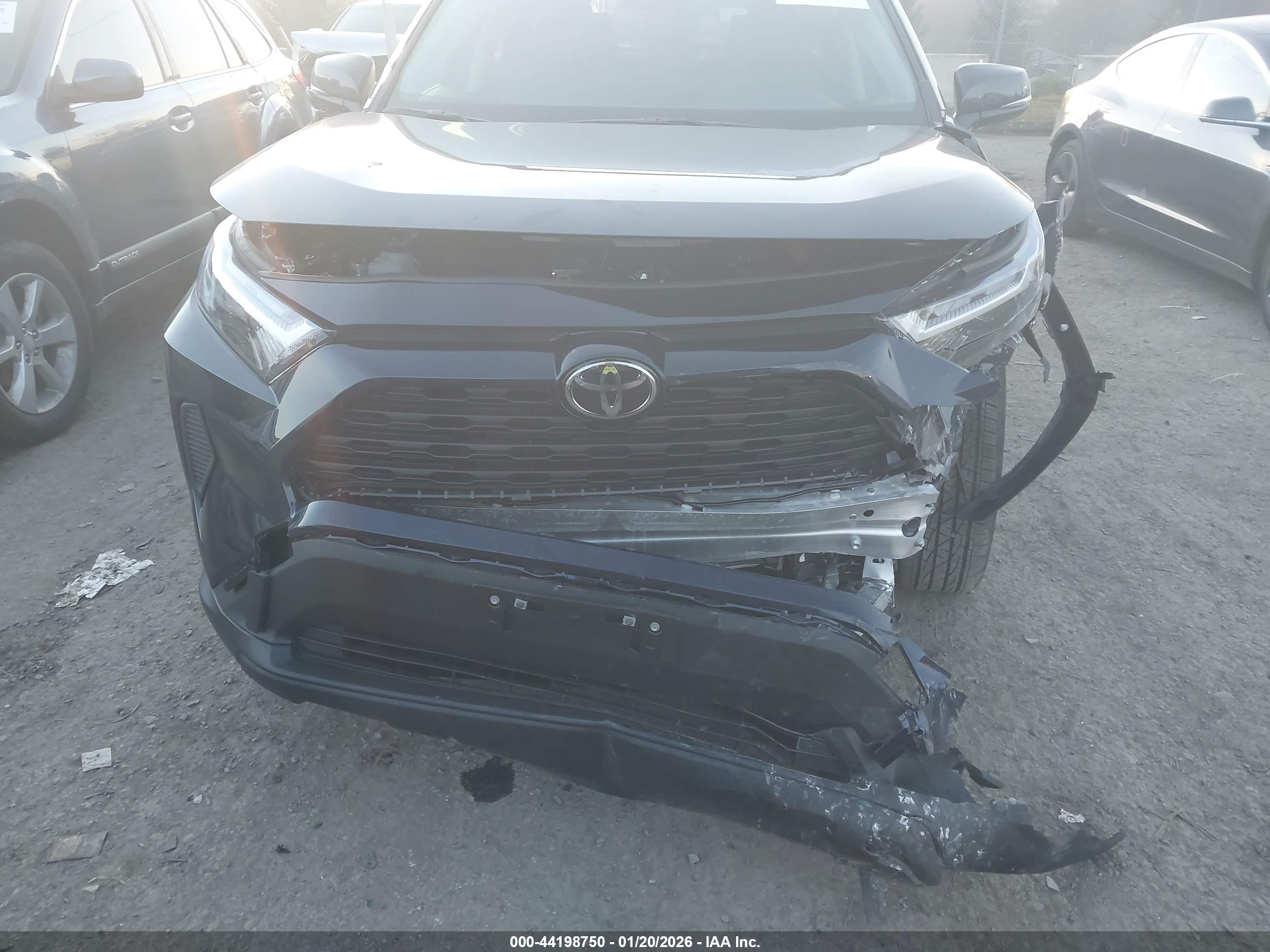 TOYOTA RAV4 image 6