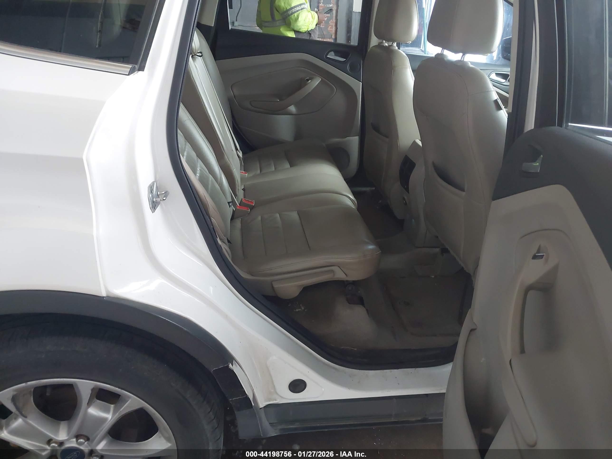FORD ESCAPE image 8