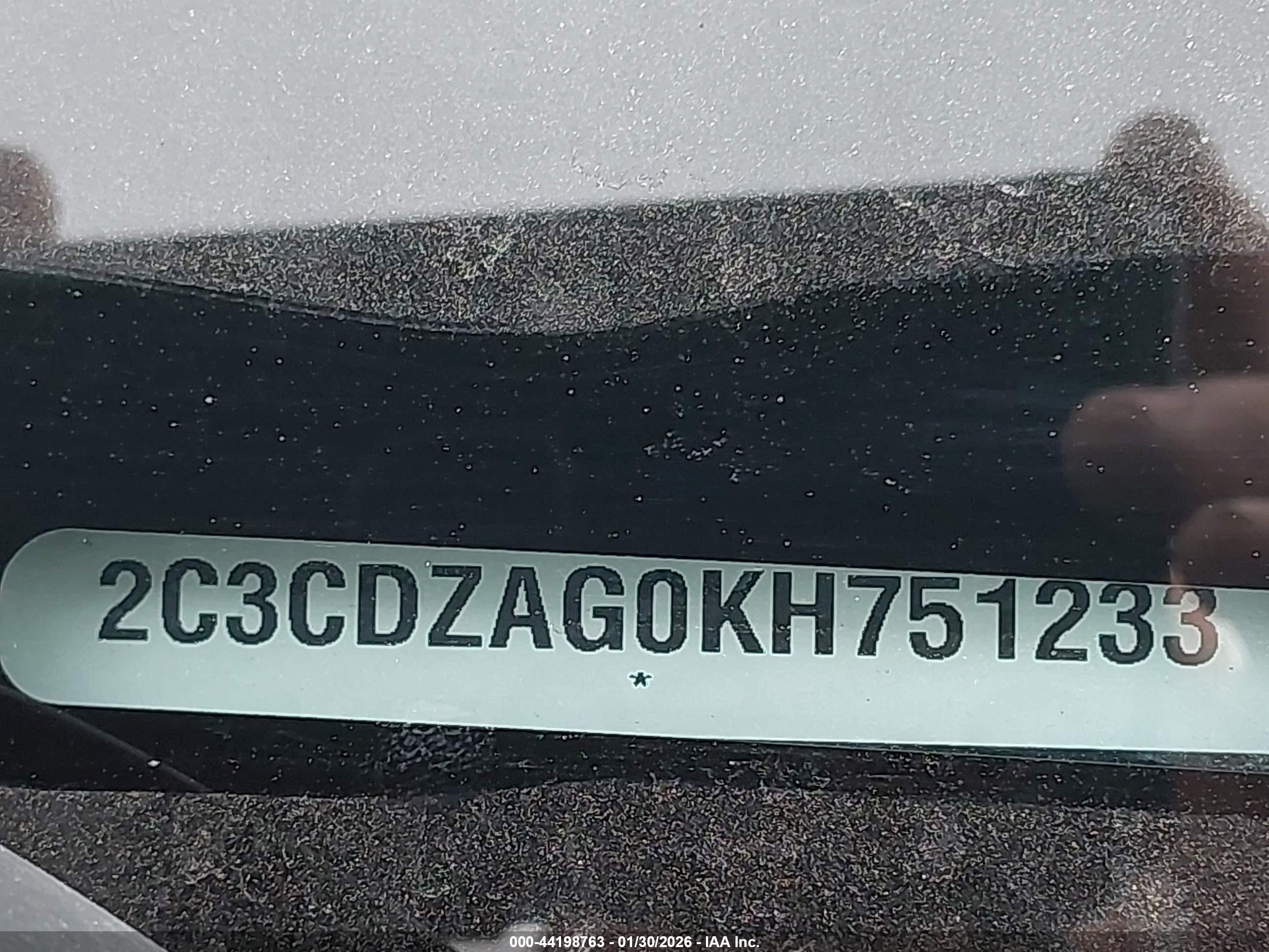 DODGE CHALLENGER image 9