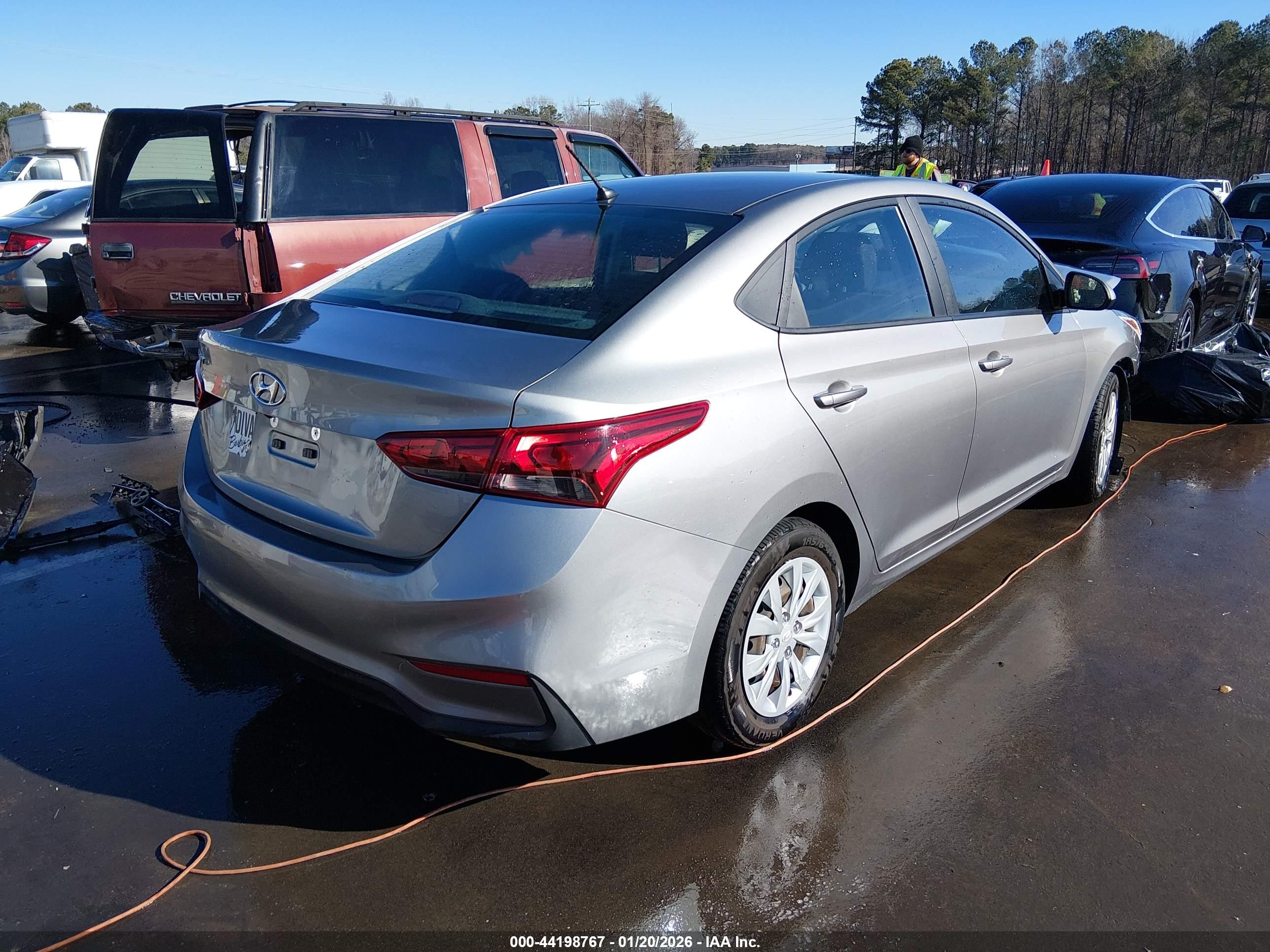 HYUNDAI ACCENT image 4