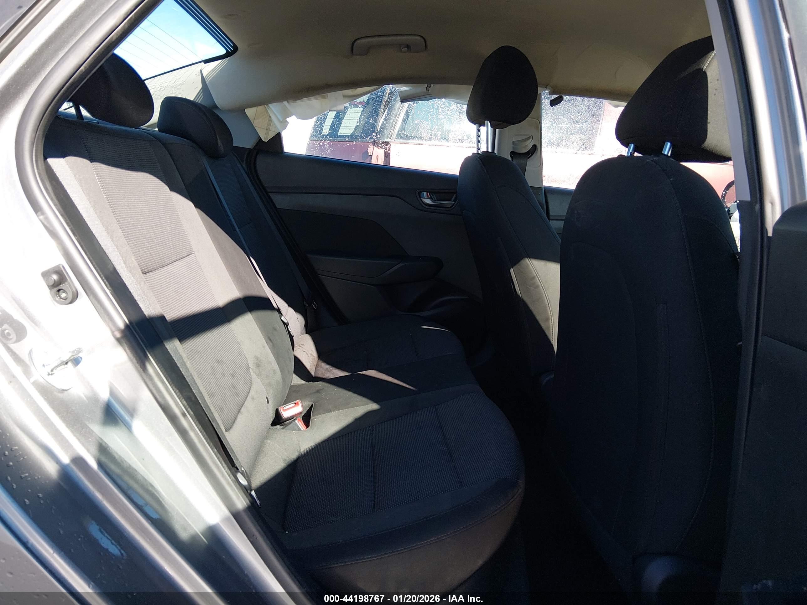 HYUNDAI ACCENT image 8