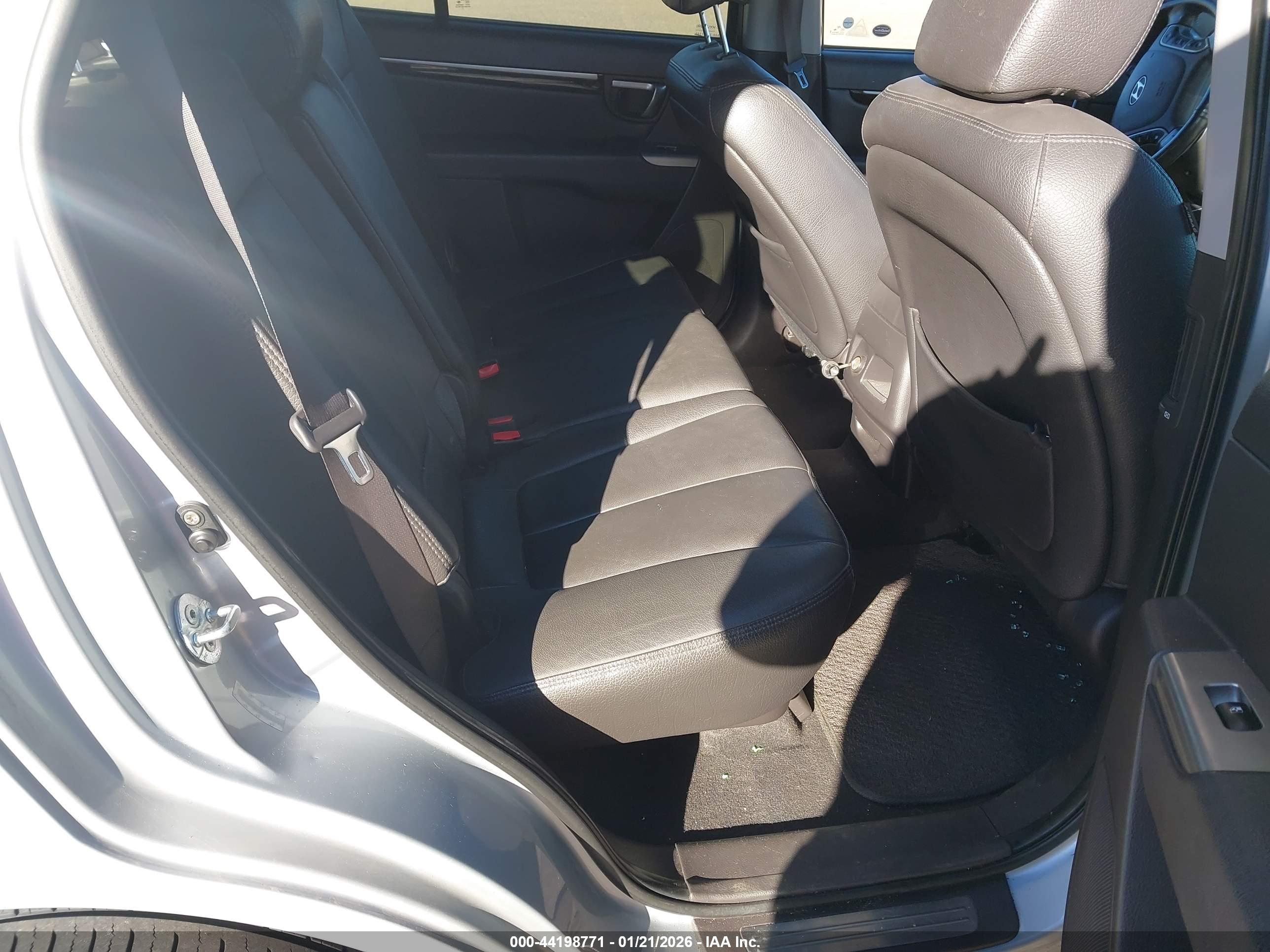 HYUNDAI SANTA image 8
