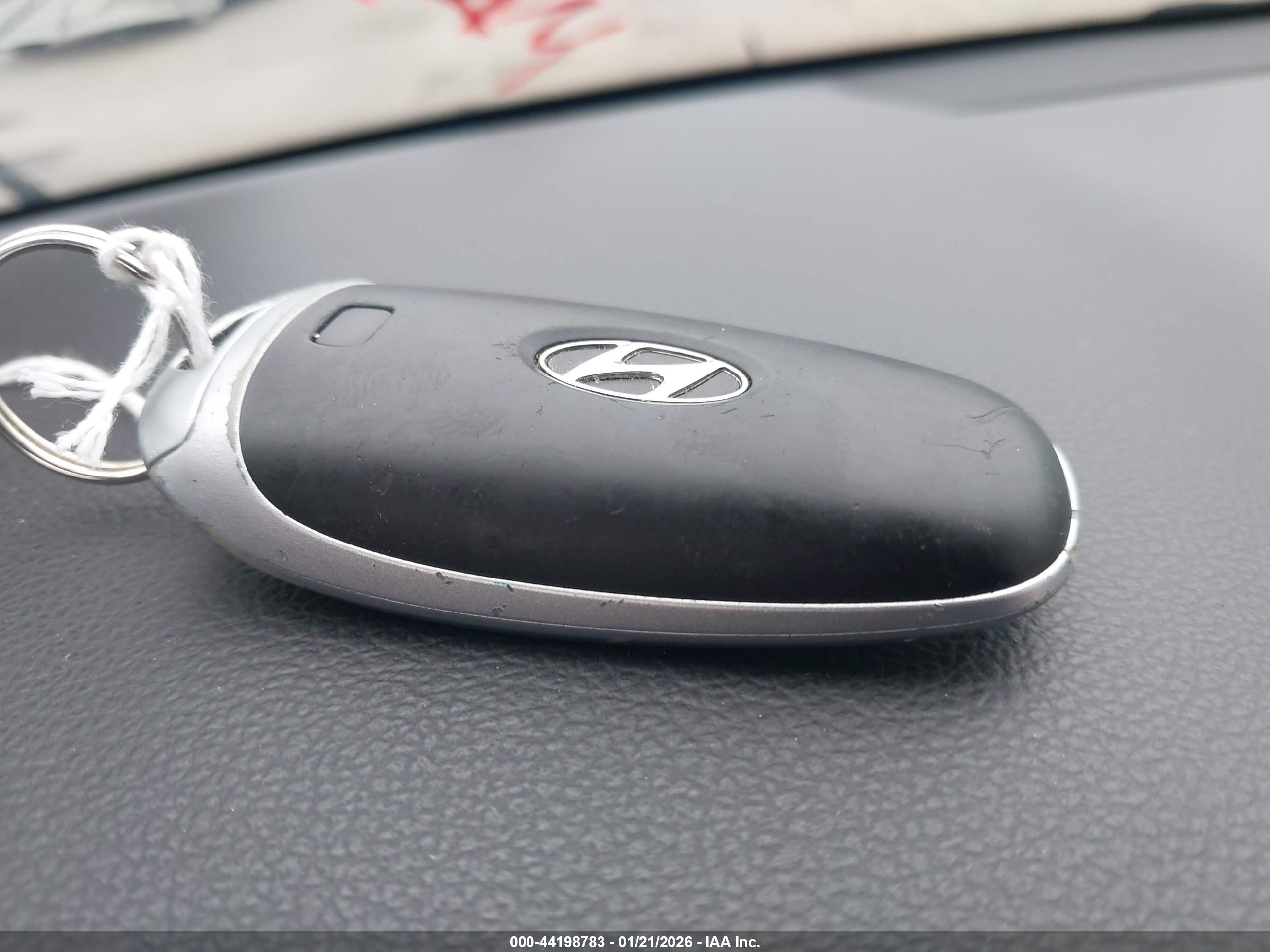 HYUNDAI SANTA image 11
