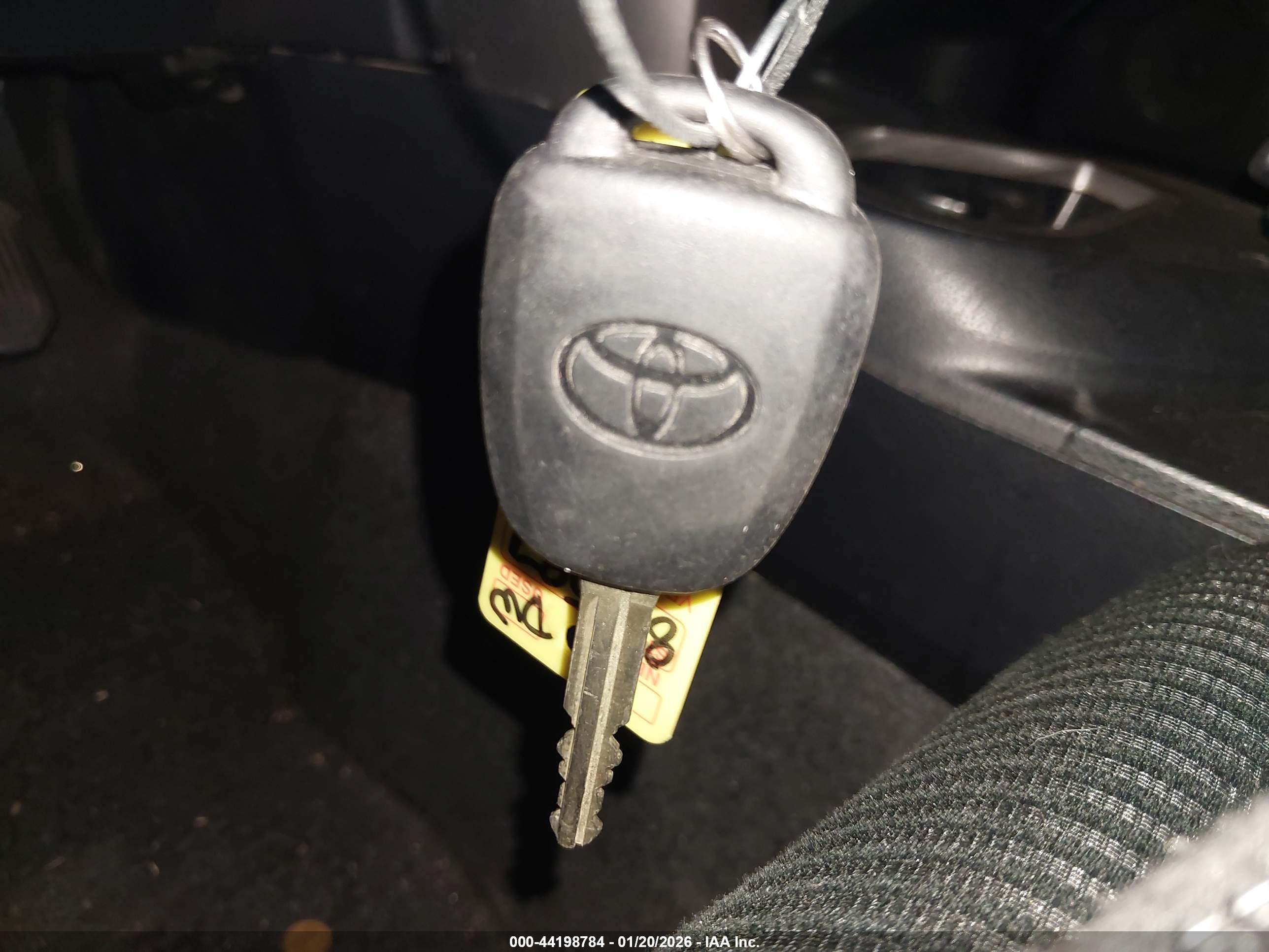 TOYOTA RAV4 image 11