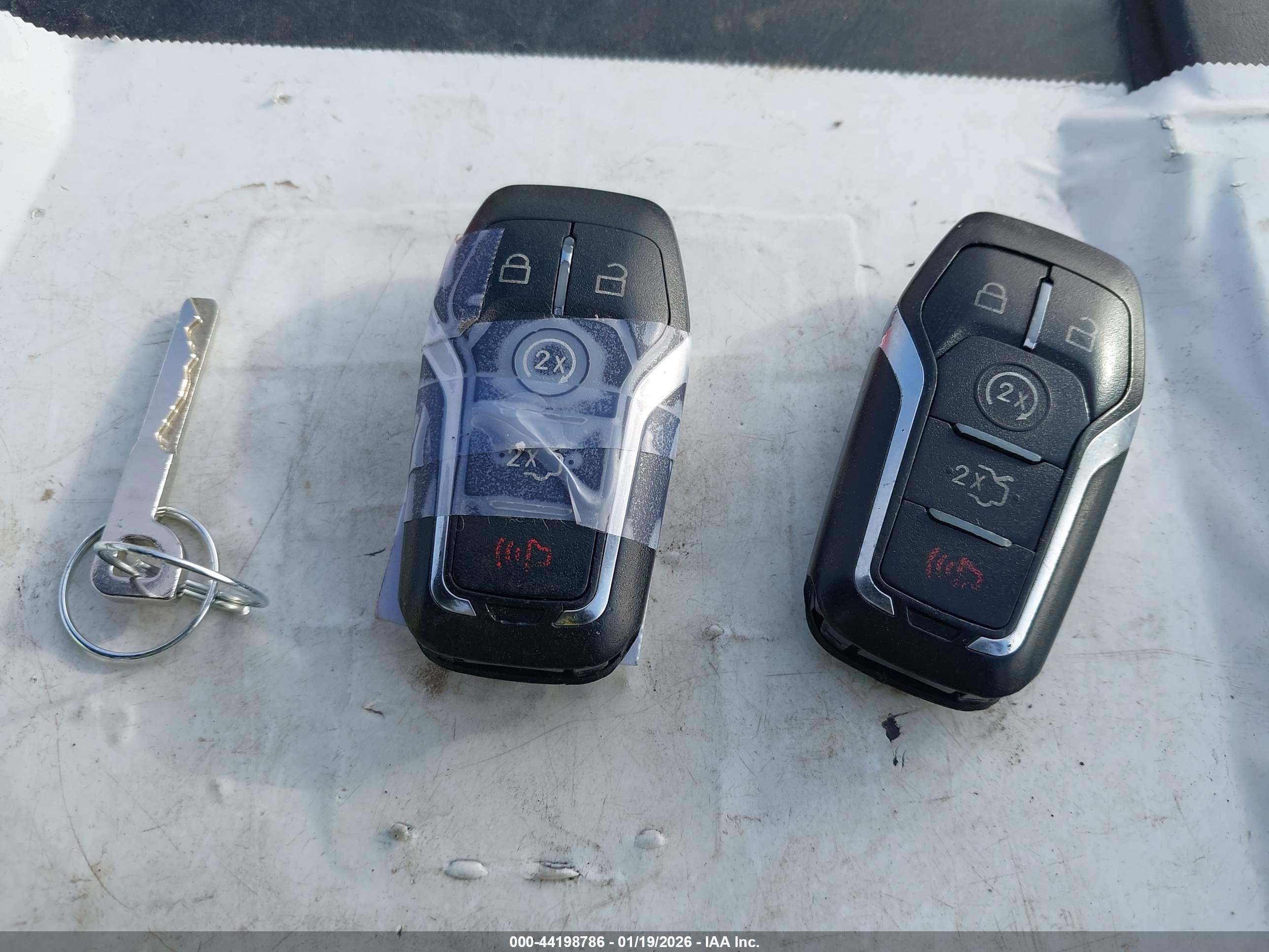 FORD FUSION image 11