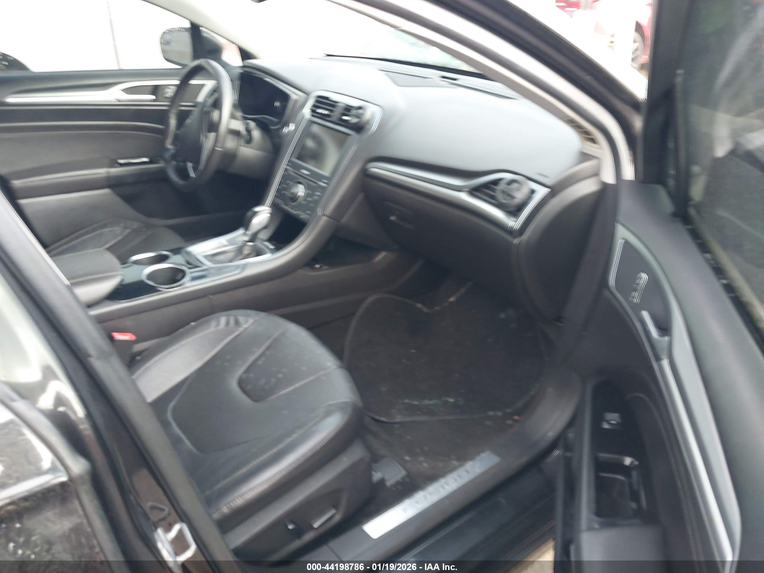 FORD FUSION image 5