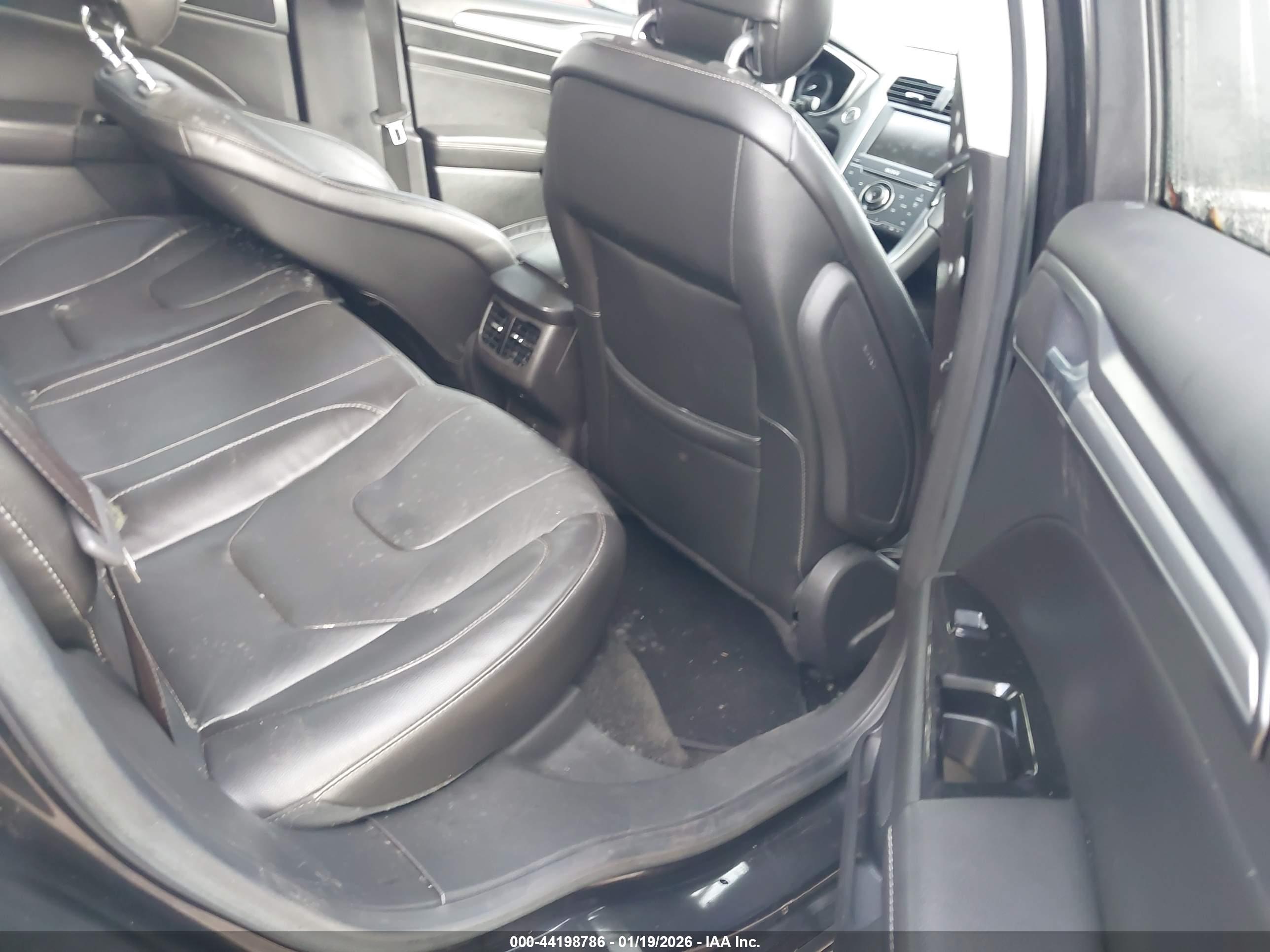 FORD FUSION image 8