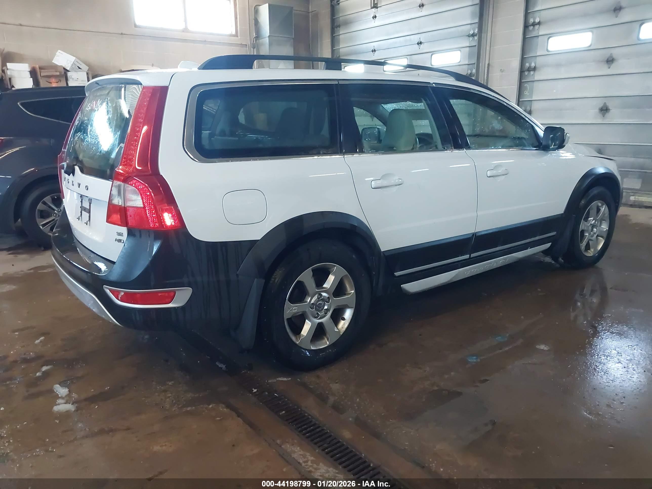 VOLVO XC70 image 4