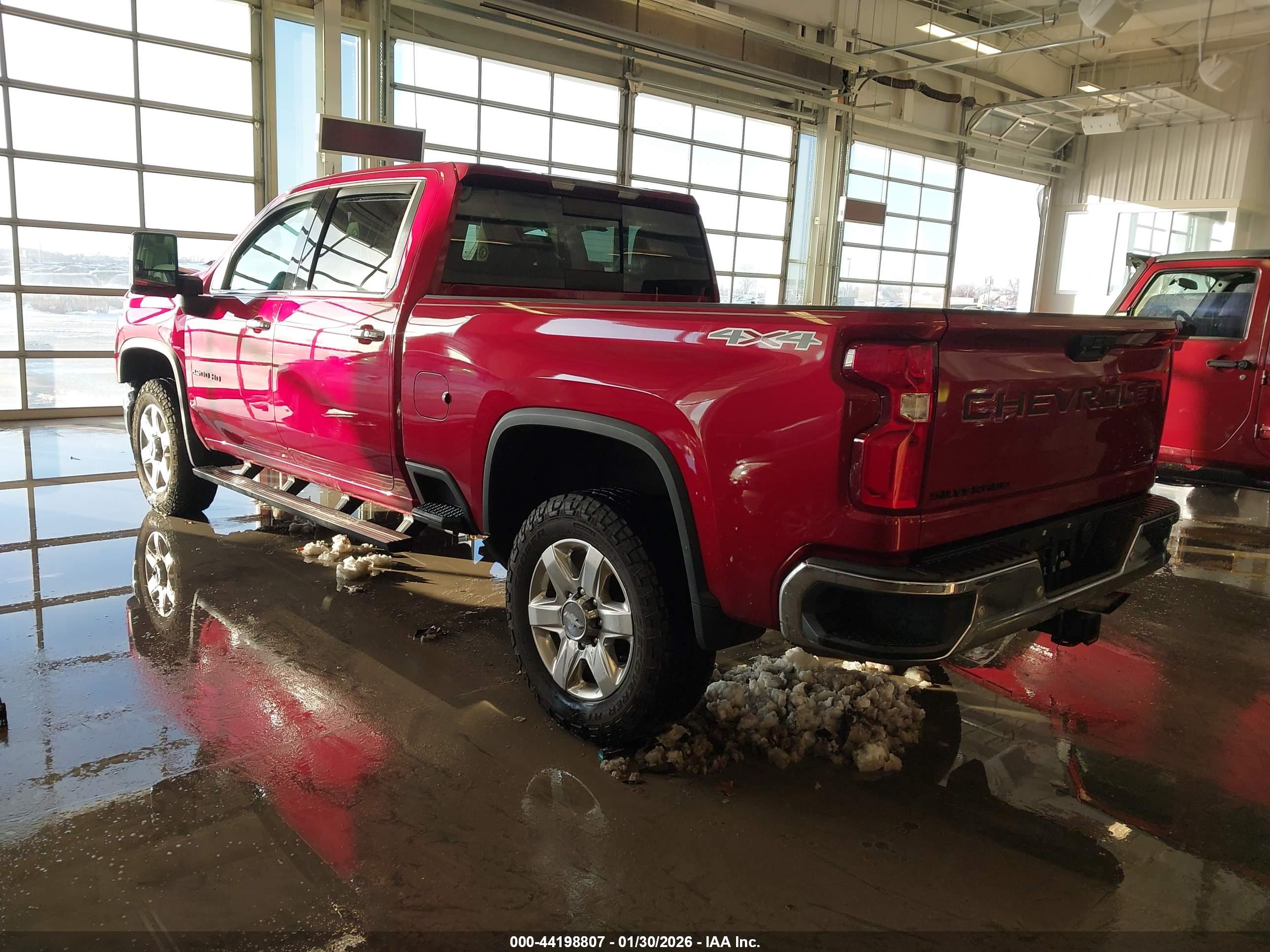 CHEVROLET SILVERADO image 3